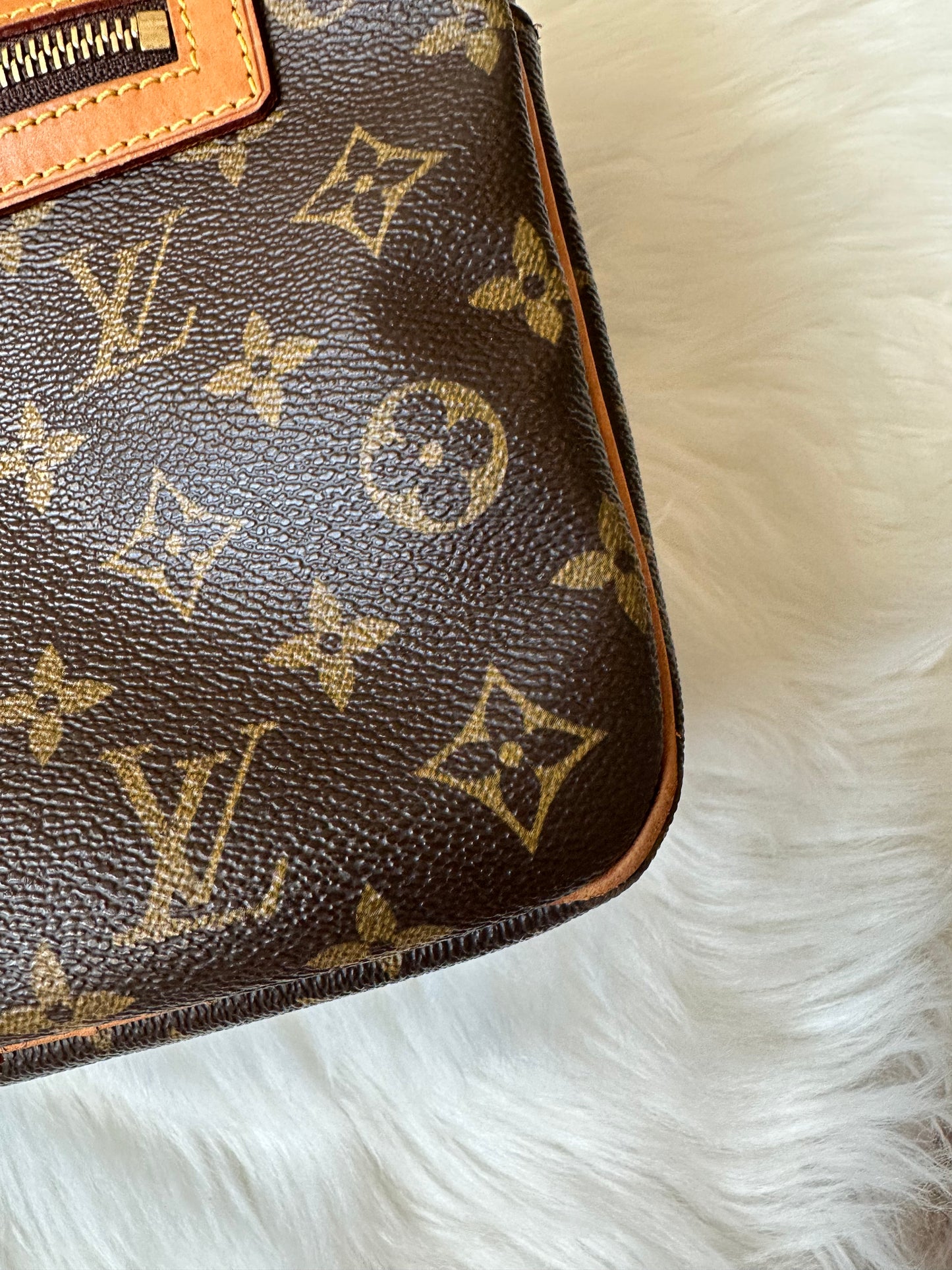 Pre-owned Authentic Louis Vuitton Cite GM Monogram Shoulder Bag