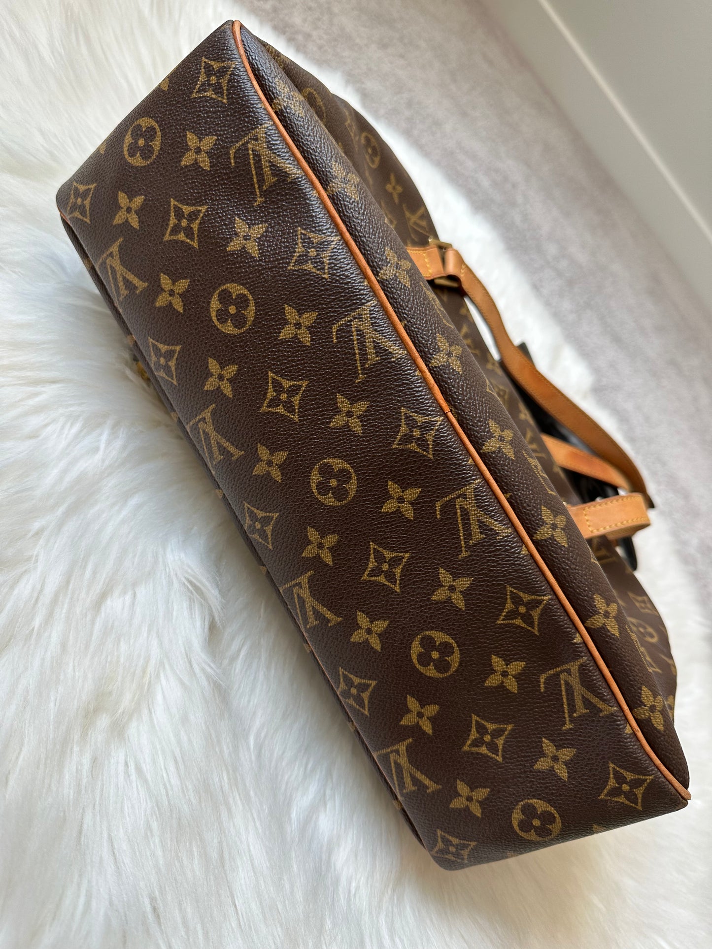 Pre-owned Authentic Louis Vuitton Cite GM Monogram Shoulder Bag