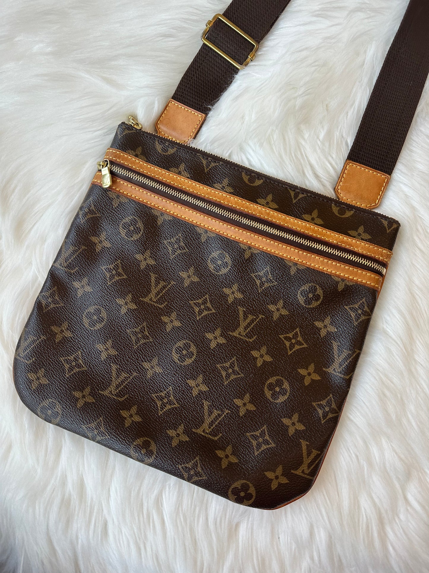 Pre-owned Authentic Louis Vuitton Pochette Bosphore Monogram Shoulder / Crossbody Bag