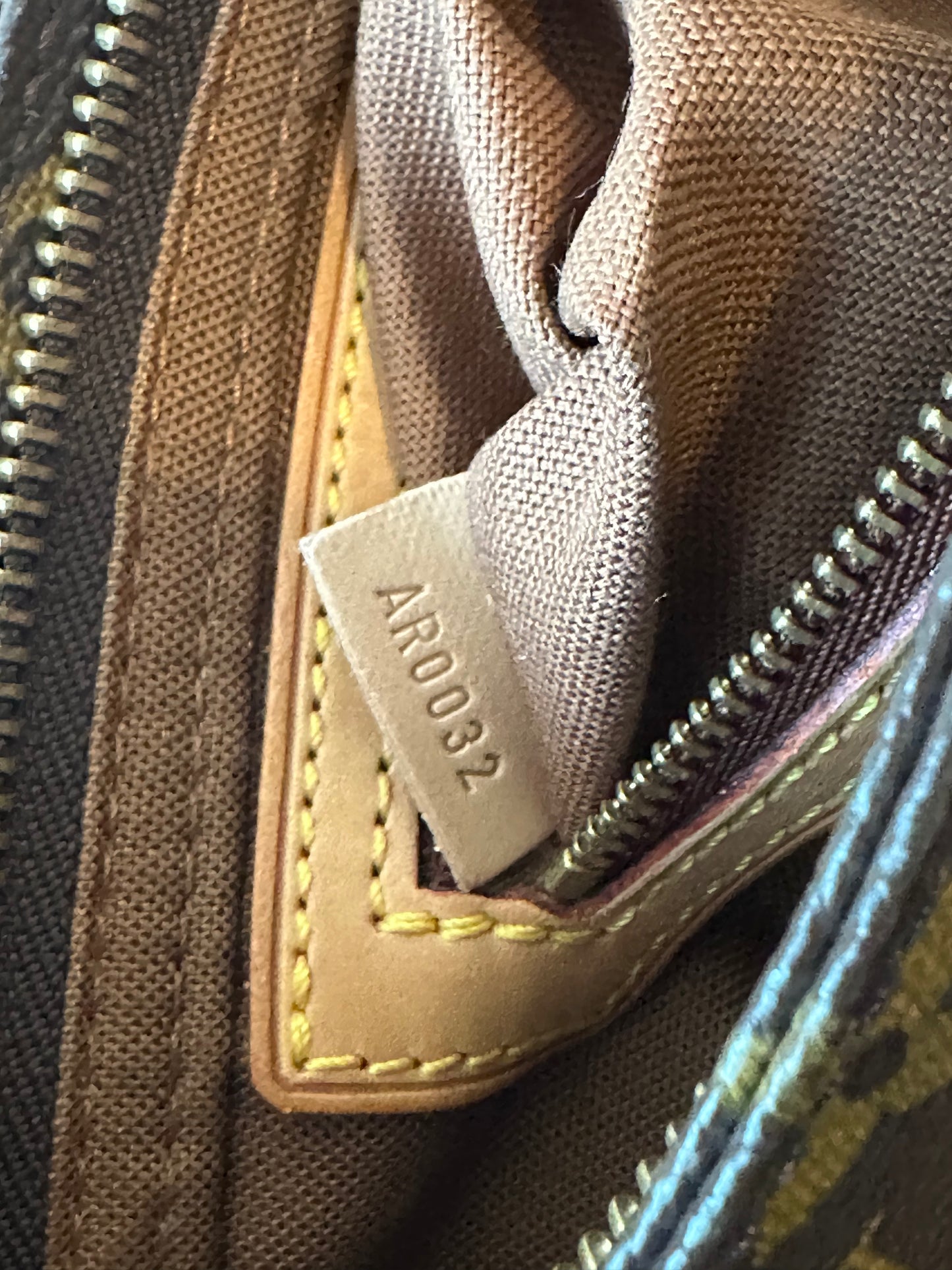 Pre-owned Authentic Louis Vuitton Trotteur Monogram Crossbody Bag