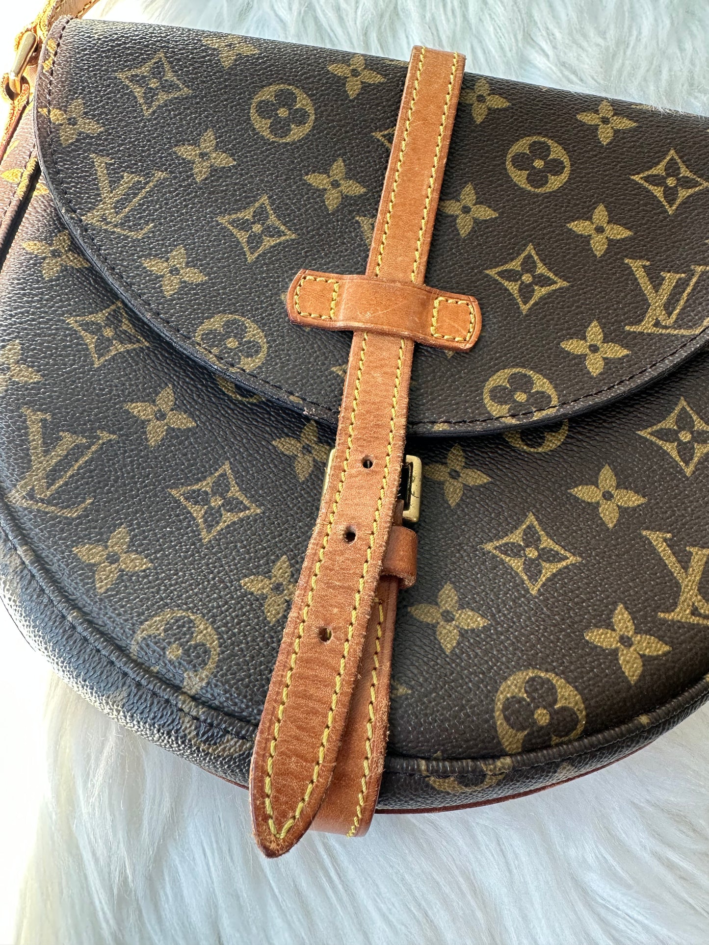 Pre-owned Authentic Louis Vuitton Chantilly MM Monogram Crossbody Bag