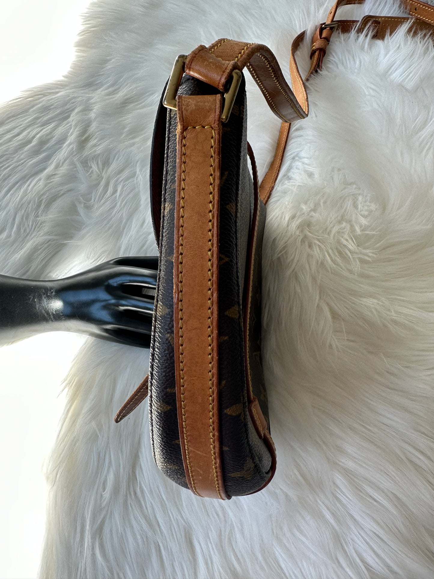 Pre-owned Authentic Louis Vuitton Chantilly MM Monogram Crossbody Bag