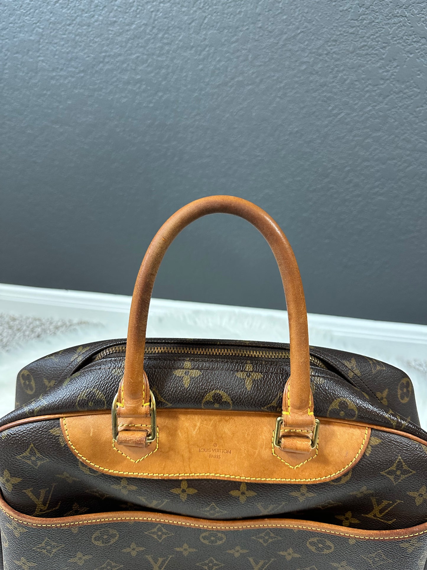 Pre-owned Authentic Louis Vuitton Deauville Monogram Handbag