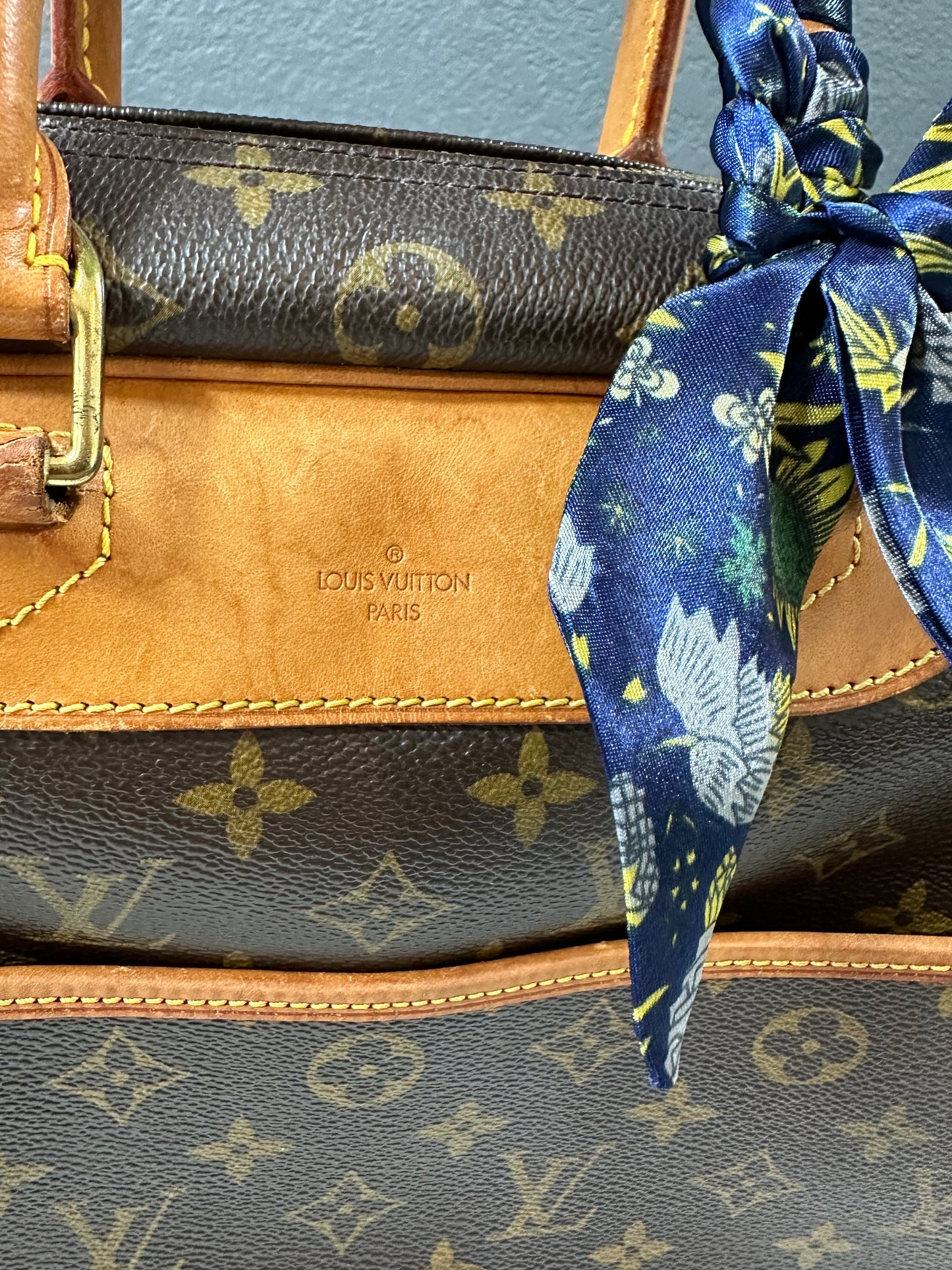 Pre-owned Authentic Louis Vuitton Deauville Monogram Handbag