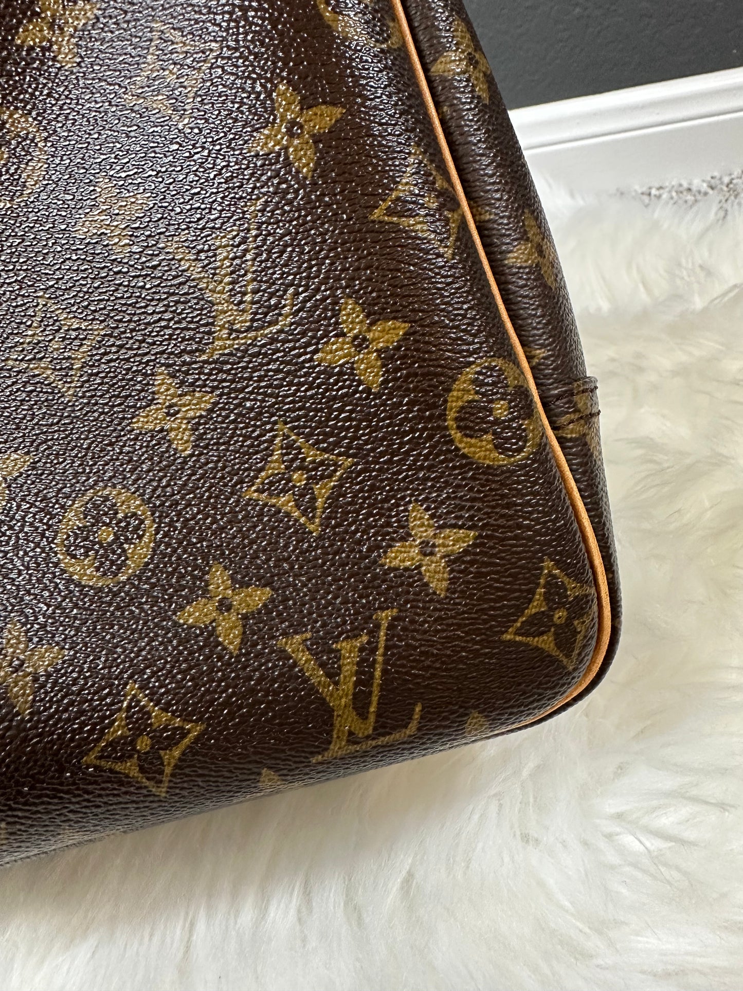 Pre-owned Authentic Louis Vuitton Deauville Monogram Handbag
