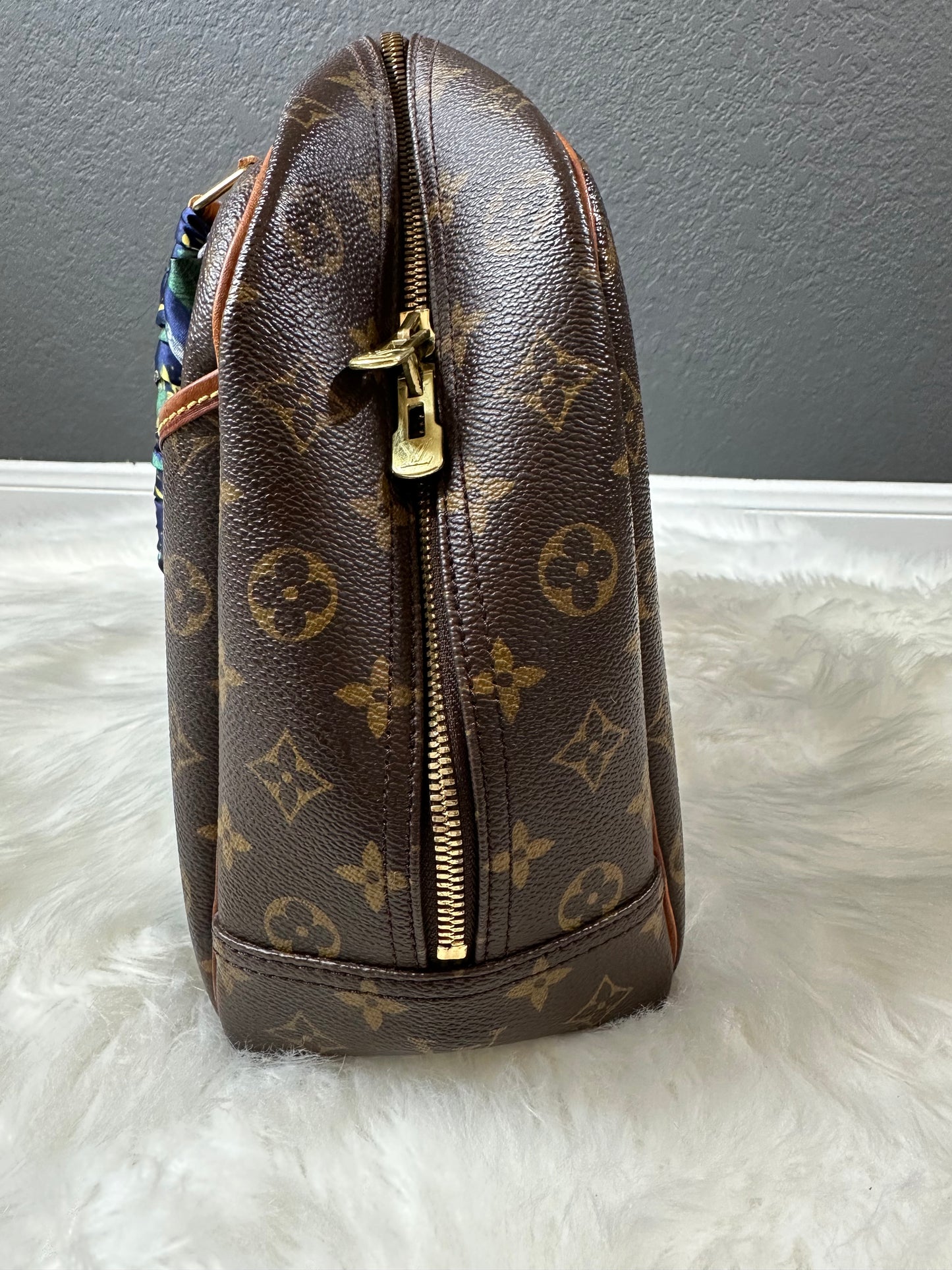 Pre-owned Authentic Louis Vuitton Deauville Monogram Handbag