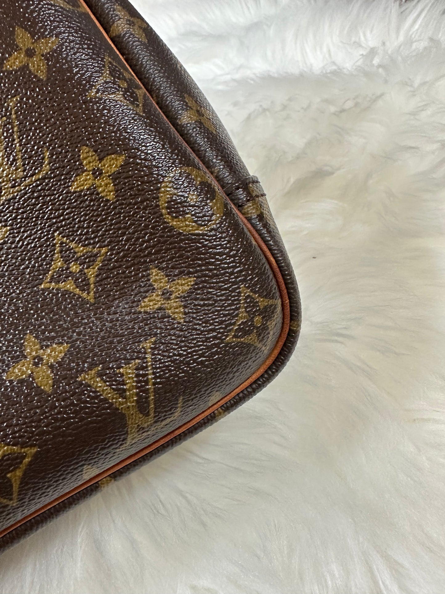 Pre-owned Authentic Louis Vuitton Deauville Monogram Handbag