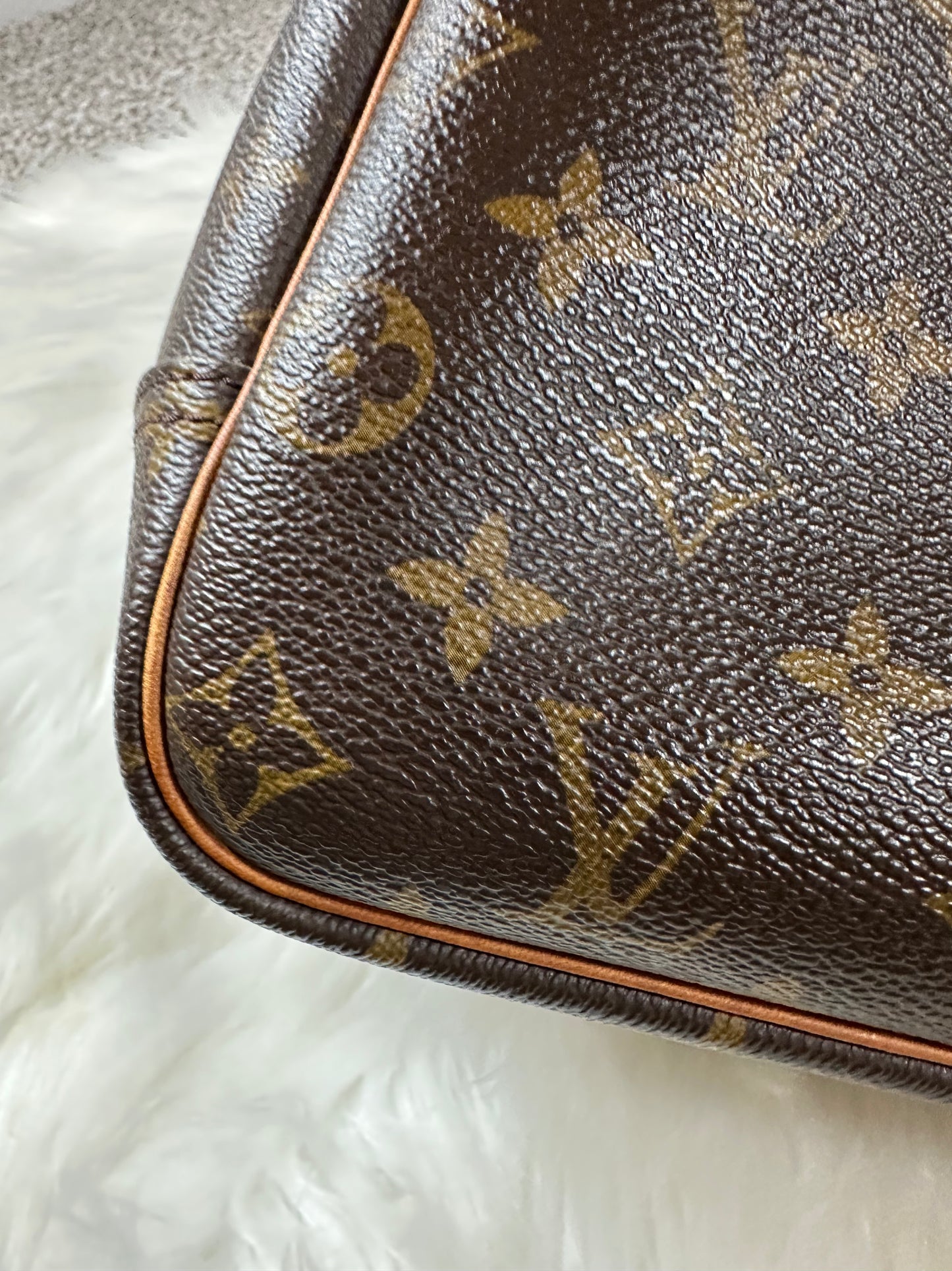 Pre-owned Authentic Louis Vuitton Deauville Monogram Handbag