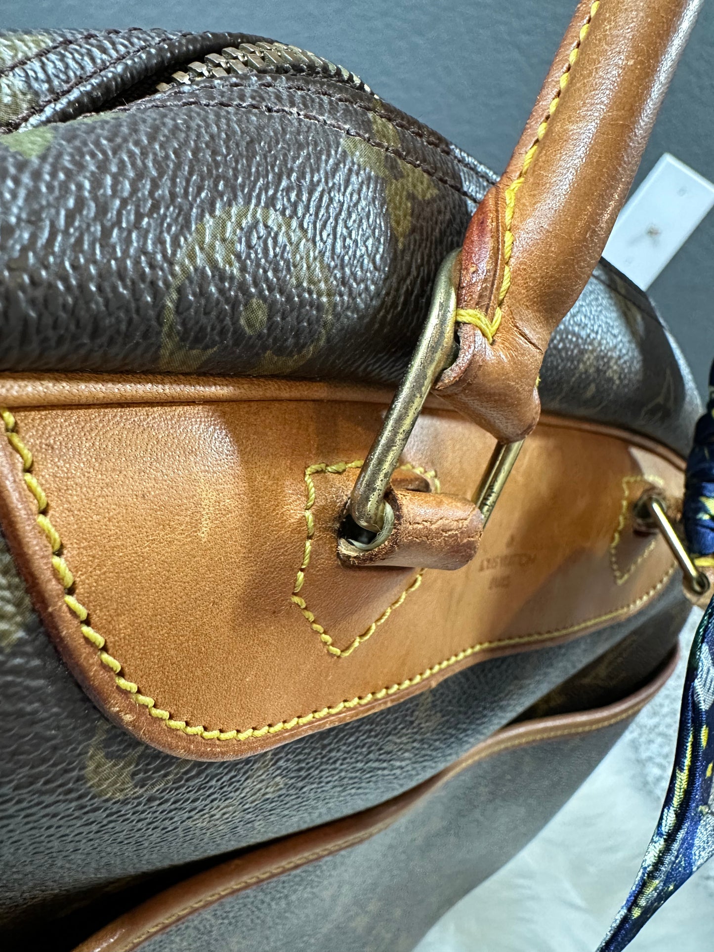 Pre-owned Authentic Louis Vuitton Deauville Monogram Handbag