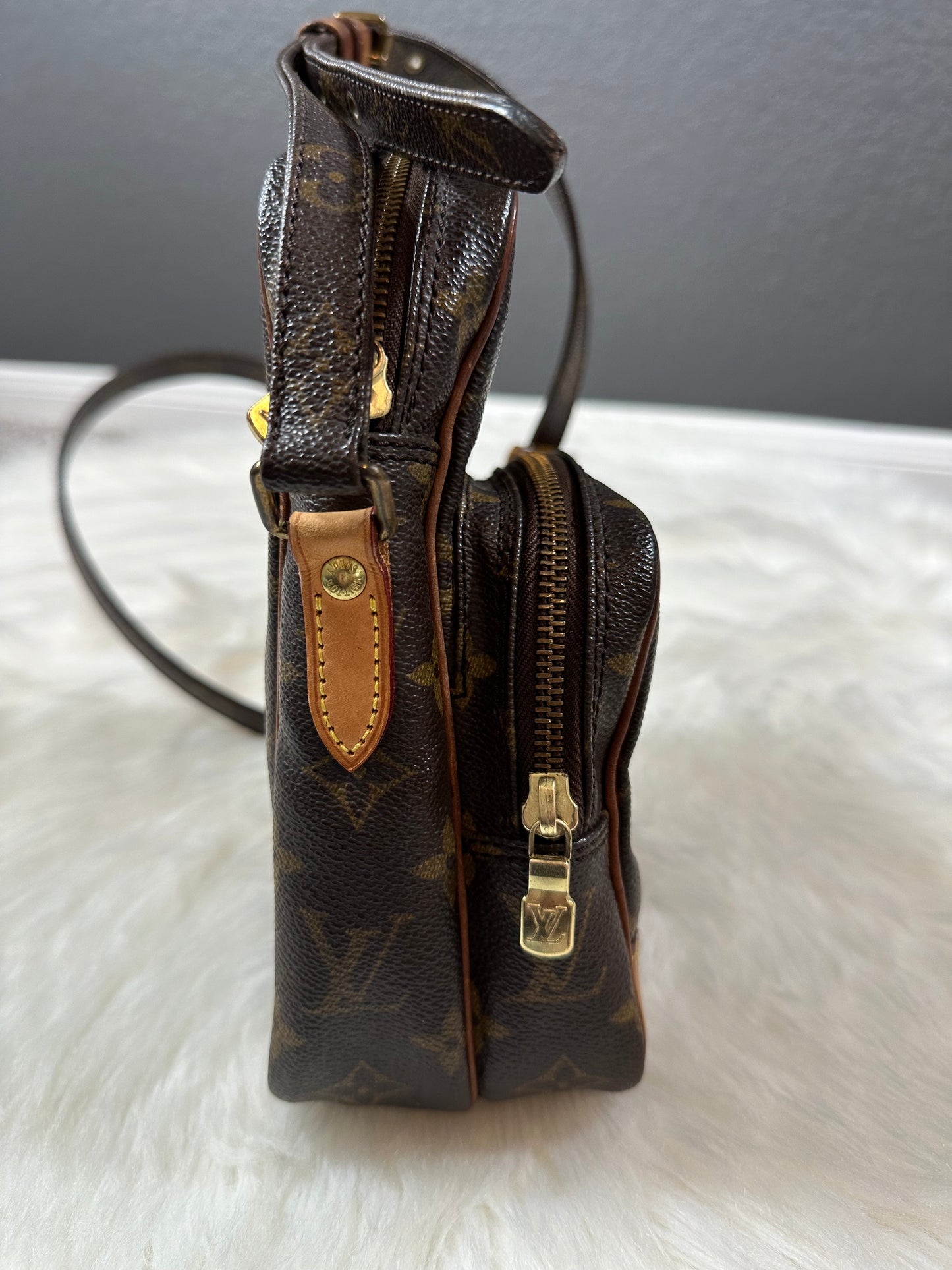 Pre-owned Authentic Louis Vuitton Amazon Monogram Crossbody Bag