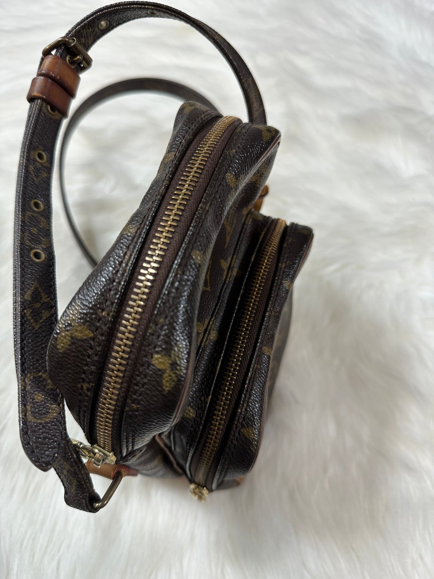 Pre-owned Authentic Louis Vuitton Amazon Monogram Crossbody Bag