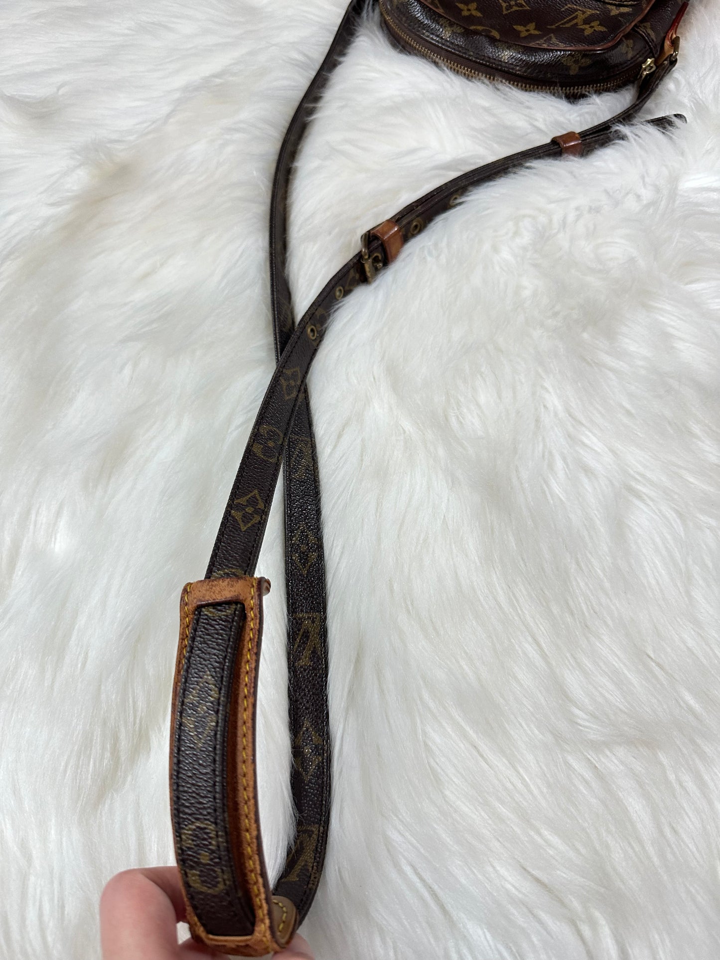 Pre-owned Authentic Louis Vuitton Amazon Monogram Crossbody Bag