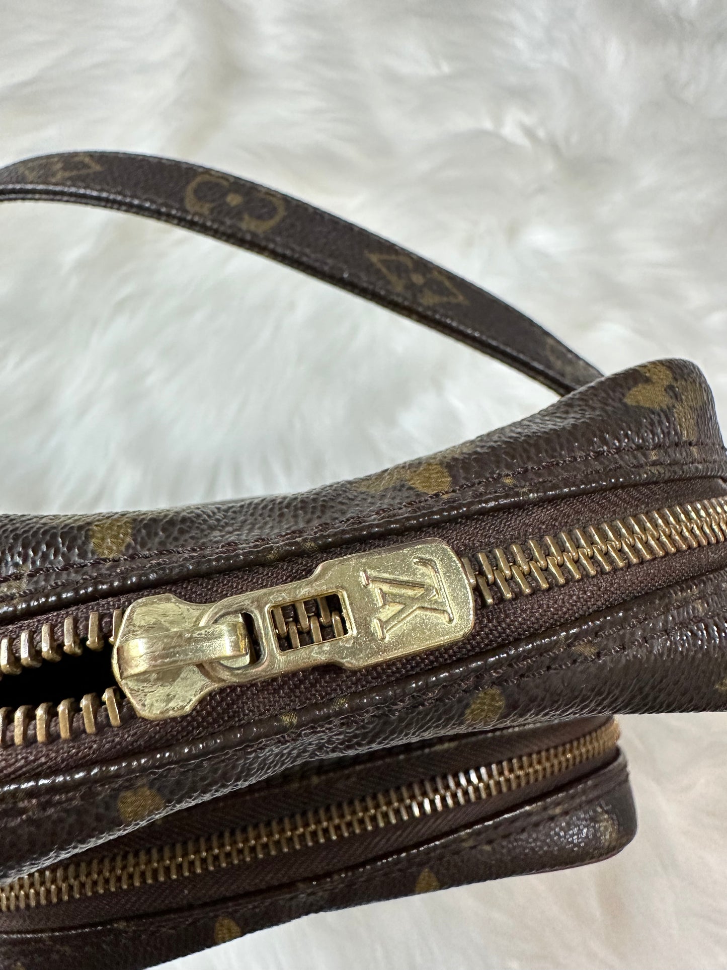 Pre-owned Authentic Louis Vuitton Amazon Monogram Crossbody Bag