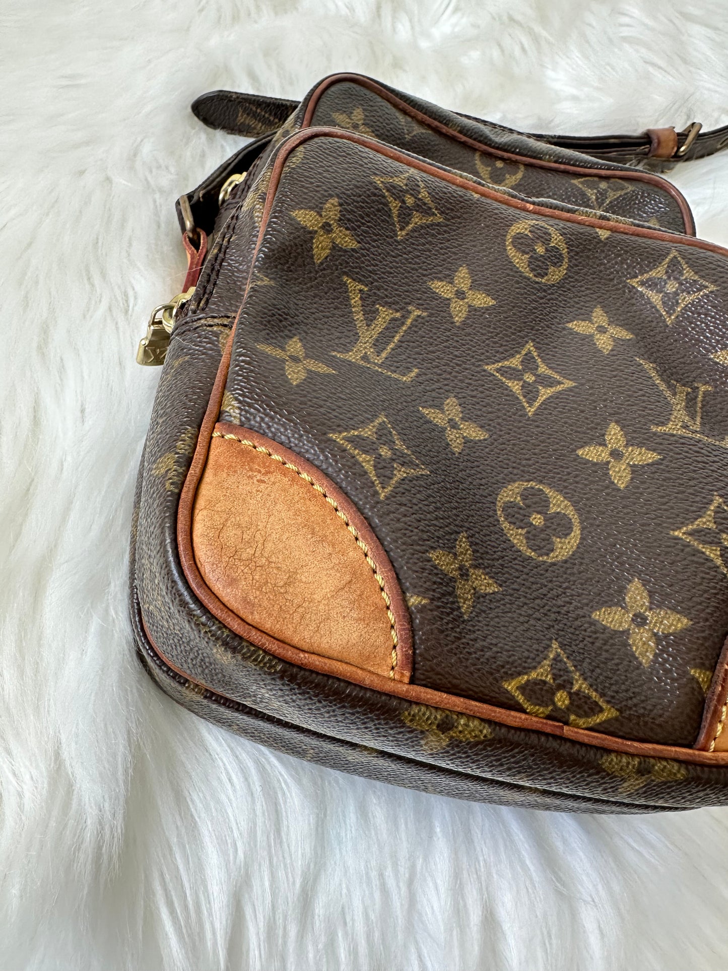 Pre-owned Authentic Louis Vuitton Amazon Monogram Crossbody Bag