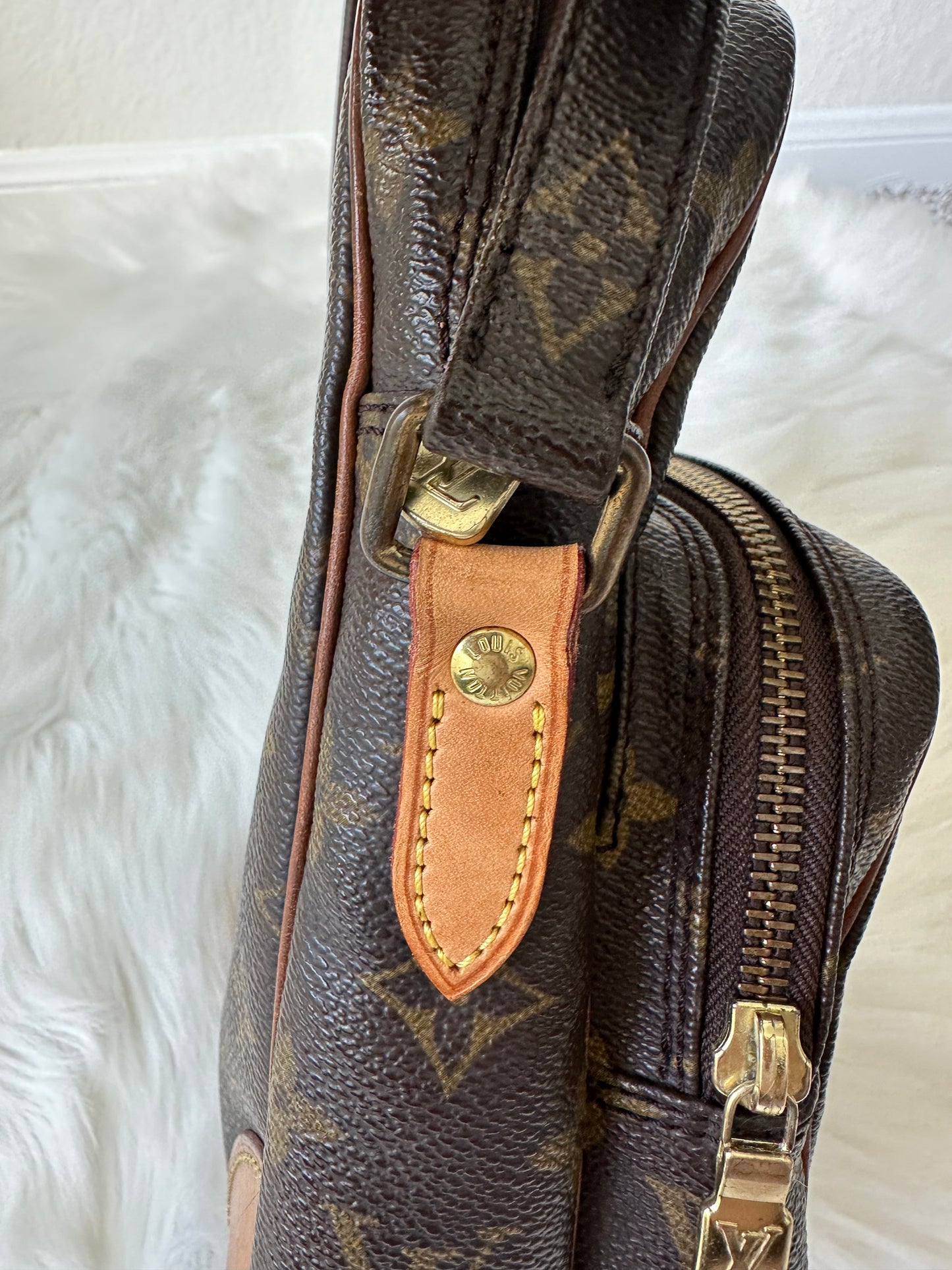 Pre-owned Authentic Louis Vuitton Amazon Monogram Crossbody Bag