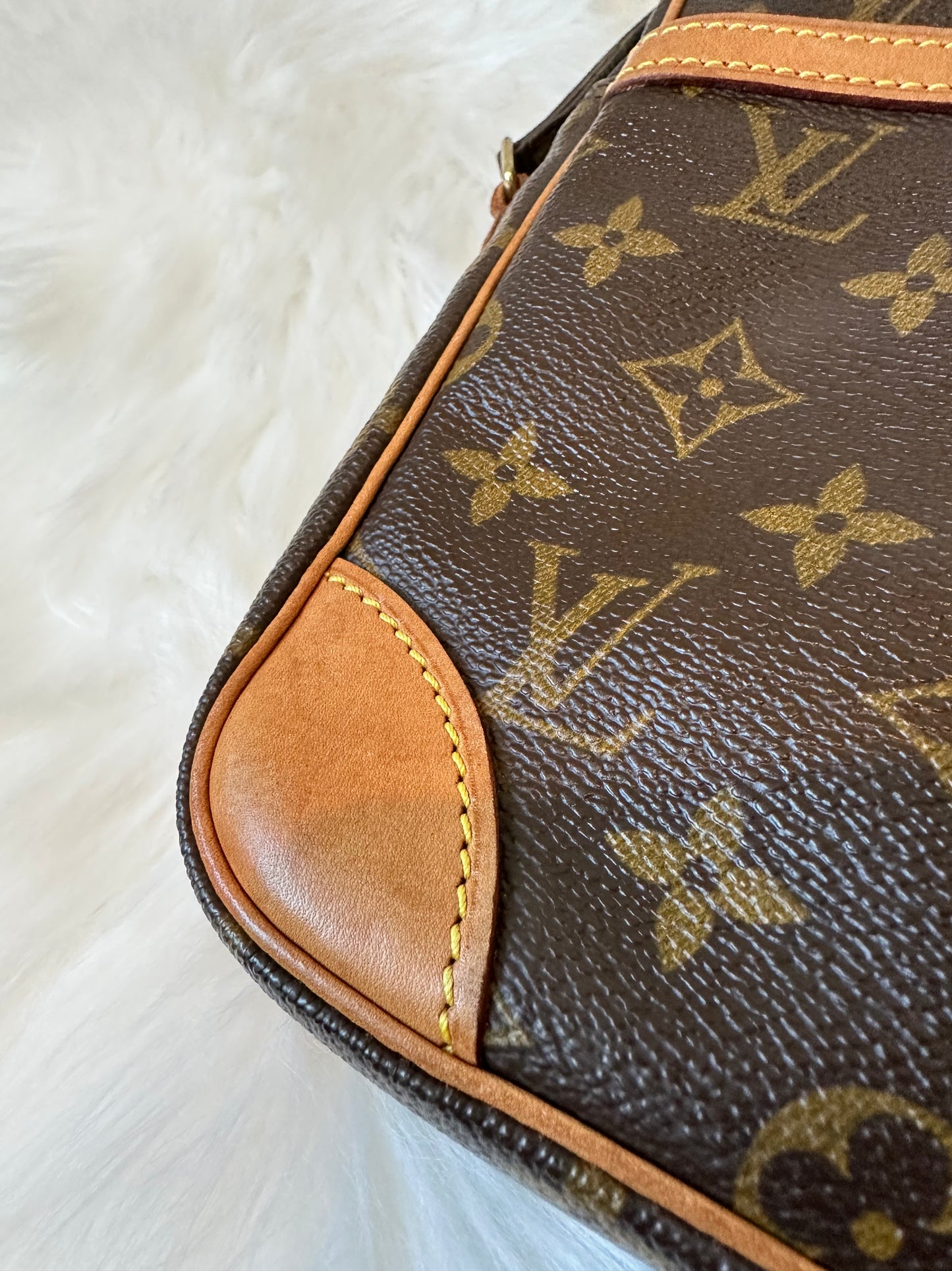 Pre-owned Authentic Louis Vuitton Danube Monogram Crossbody Bag