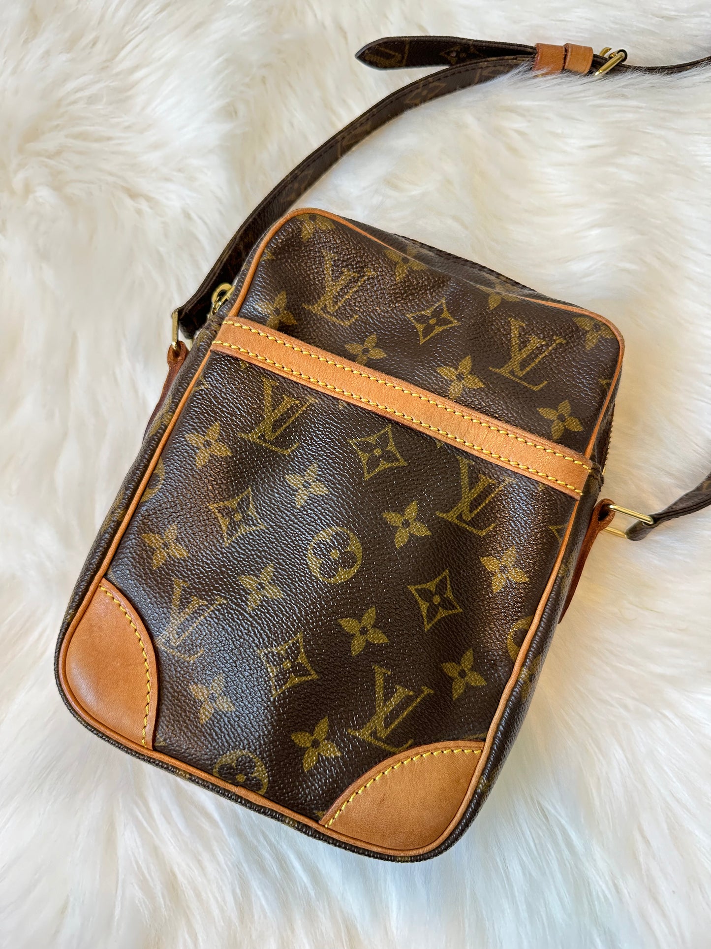 Pre-owned Authentic Louis Vuitton Danube Monogram Crossbody Bag