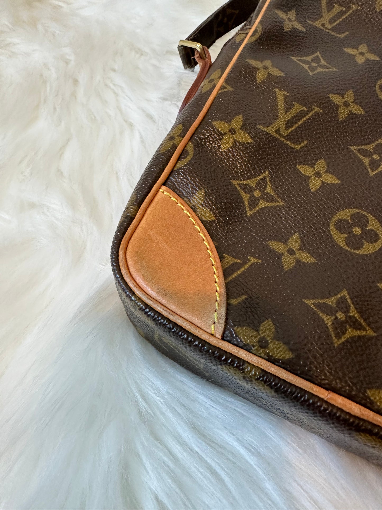 Pre-owned Authentic Louis Vuitton Danube Monogram Crossbody Bag