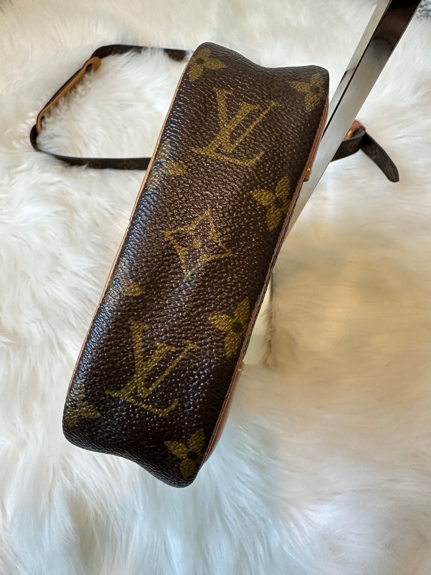 Pre-owned Authentic Louis Vuitton Danube Monogram Crossbody Bag