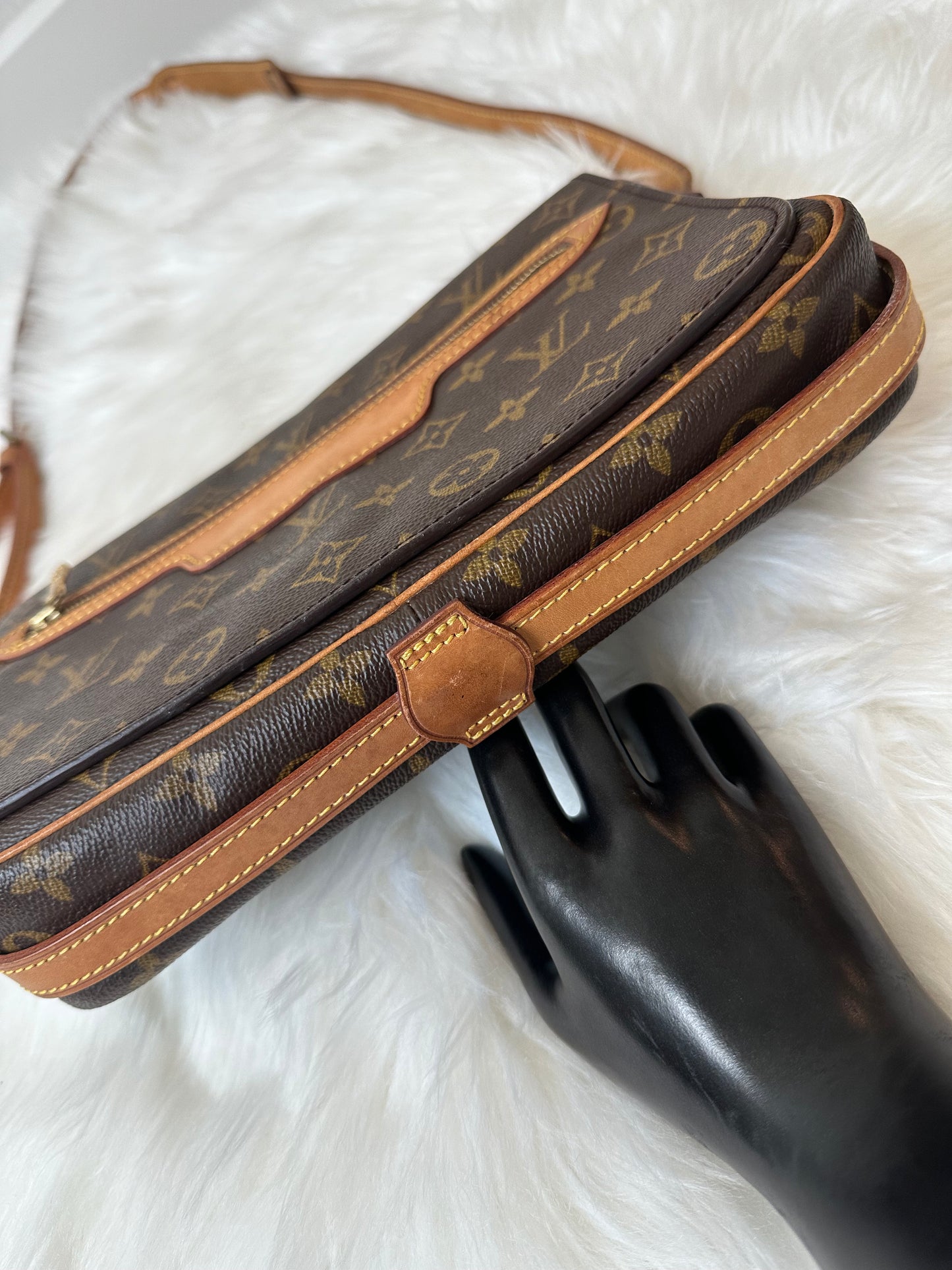 Pre-owned Authentic Louis Vuitton Saint Germain 28 Monogram Shoulder / Crossbody Bag