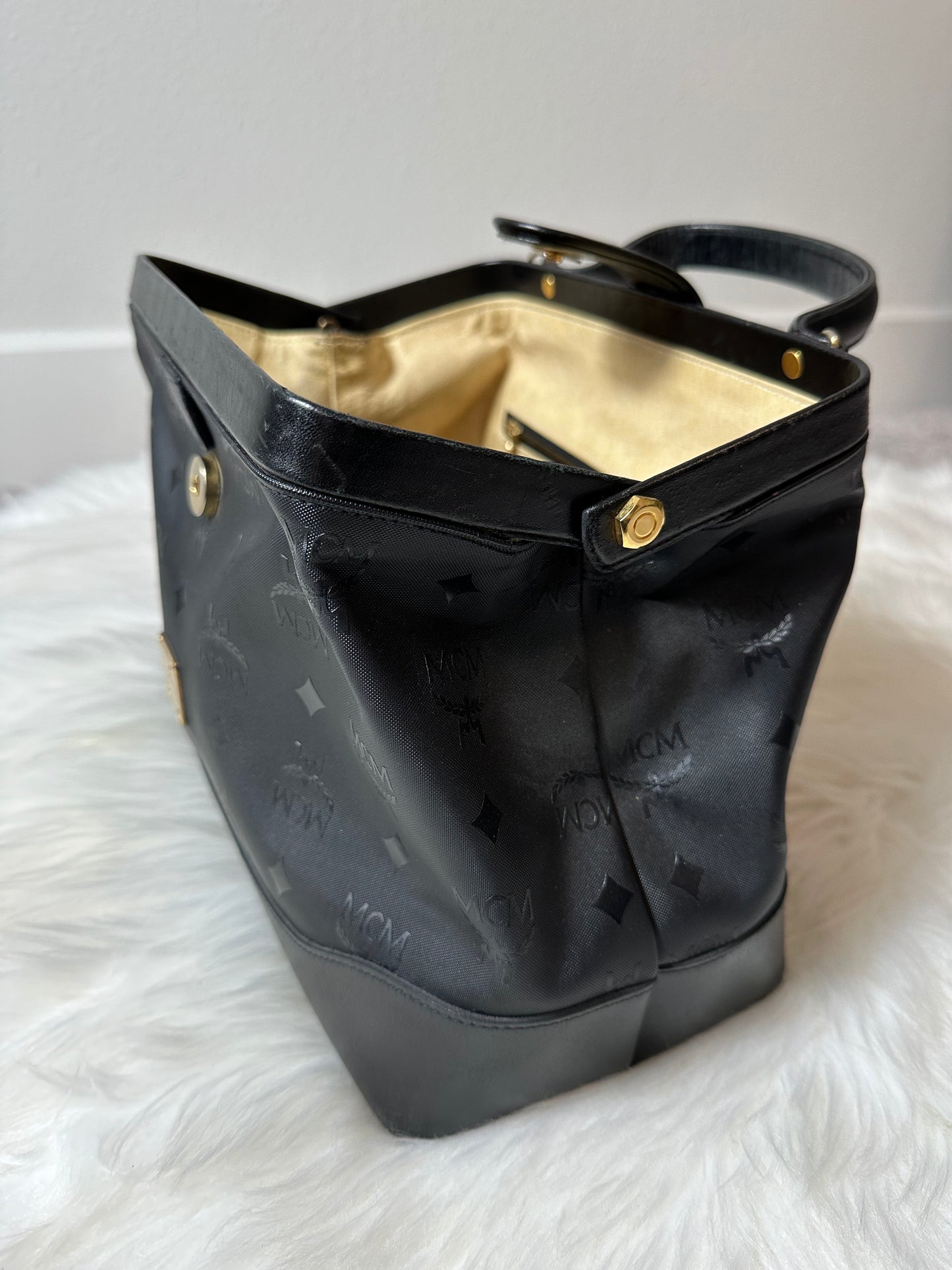 Pre-owned Authentic MCM Black Handbag