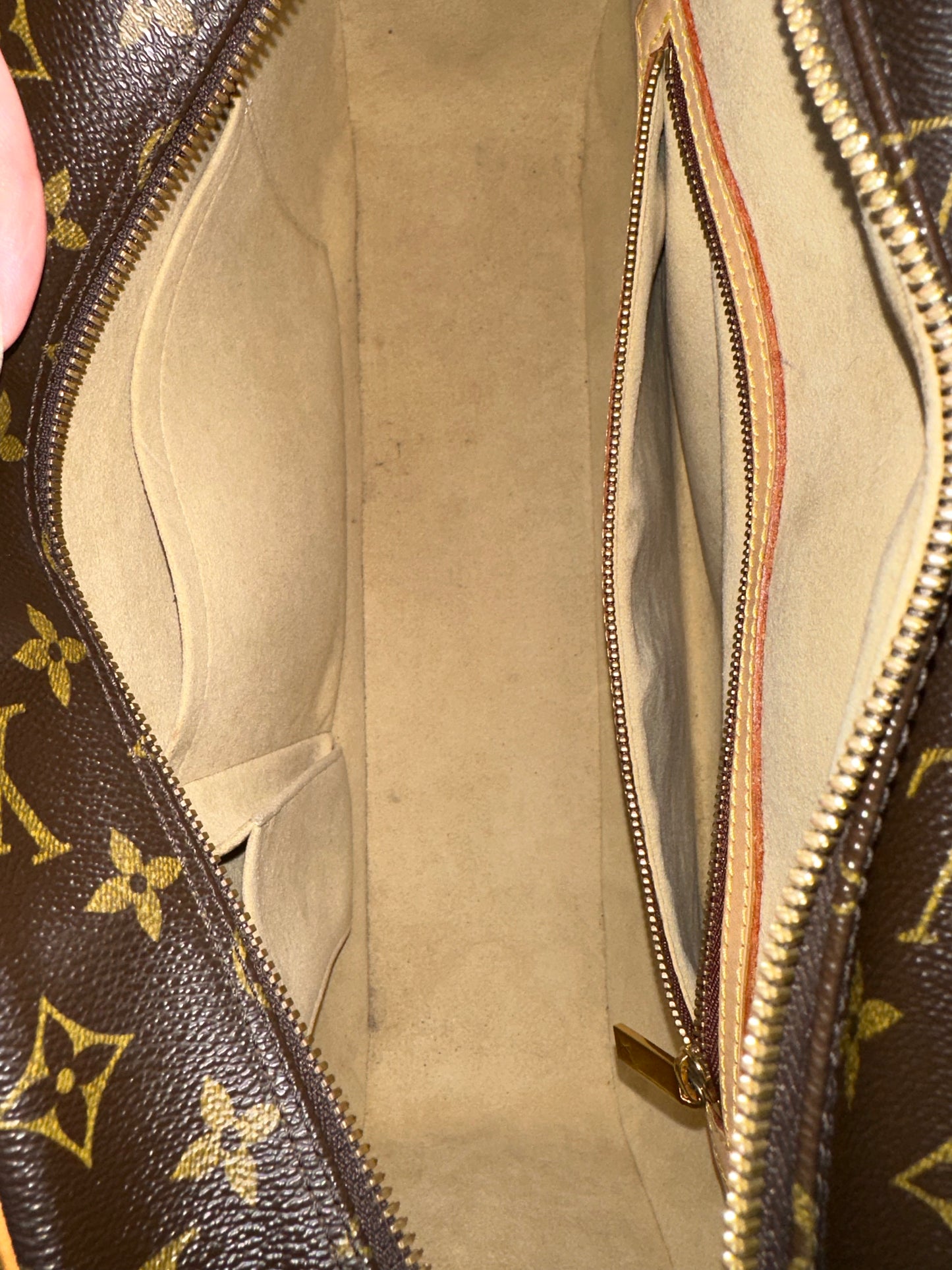 Pre-owned Authentic Louis Vuitton Cite GM Monogram Shoulder Bag