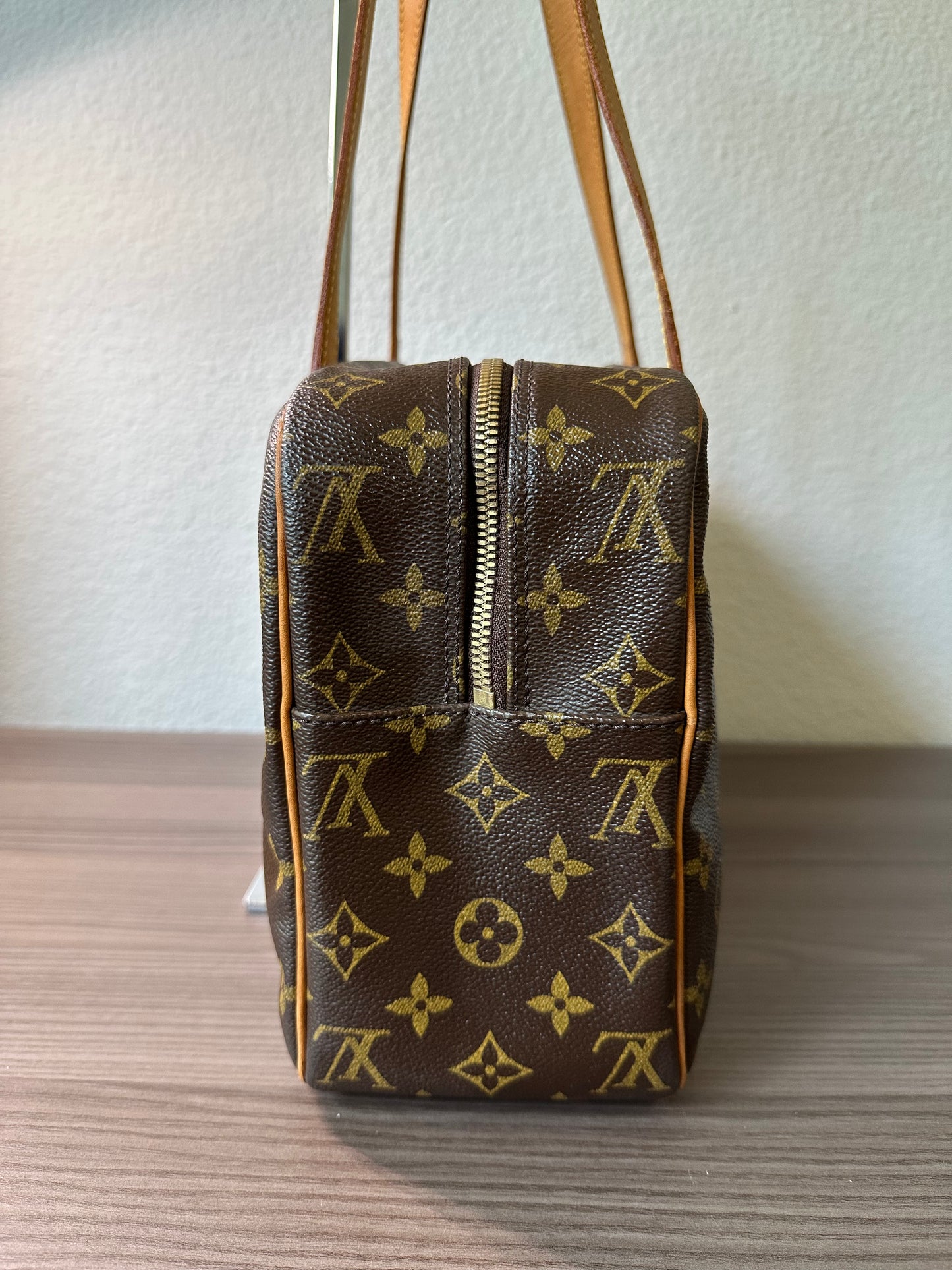 Pre-owned Authentic Louis Vuitton Cite GM Monogram Shoulder Bag