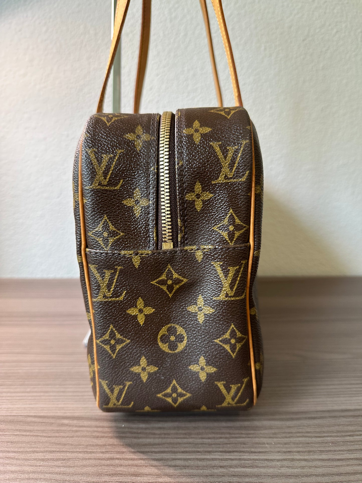 Pre-owned Authentic Louis Vuitton Cite GM Monogram Shoulder Bag