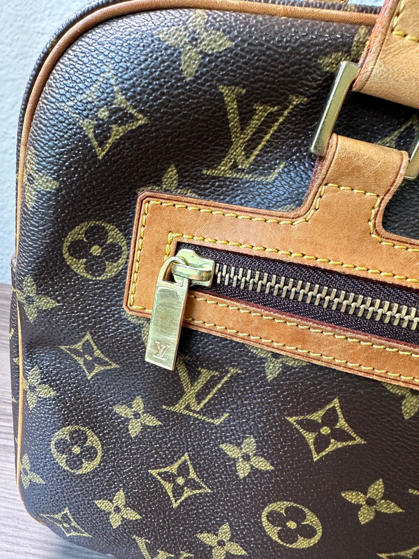 Pre-owned Authentic Louis Vuitton Cite GM Monogram Shoulder Bag