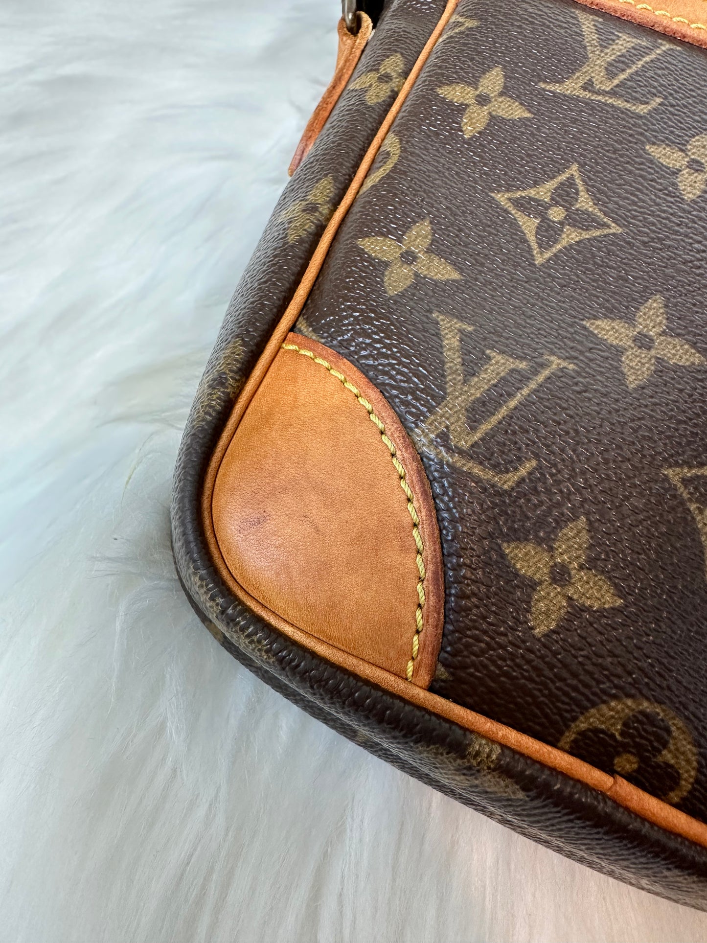 Pre-owned Authentic Louis Vuitton Danube Monogram Crossbody Bag
