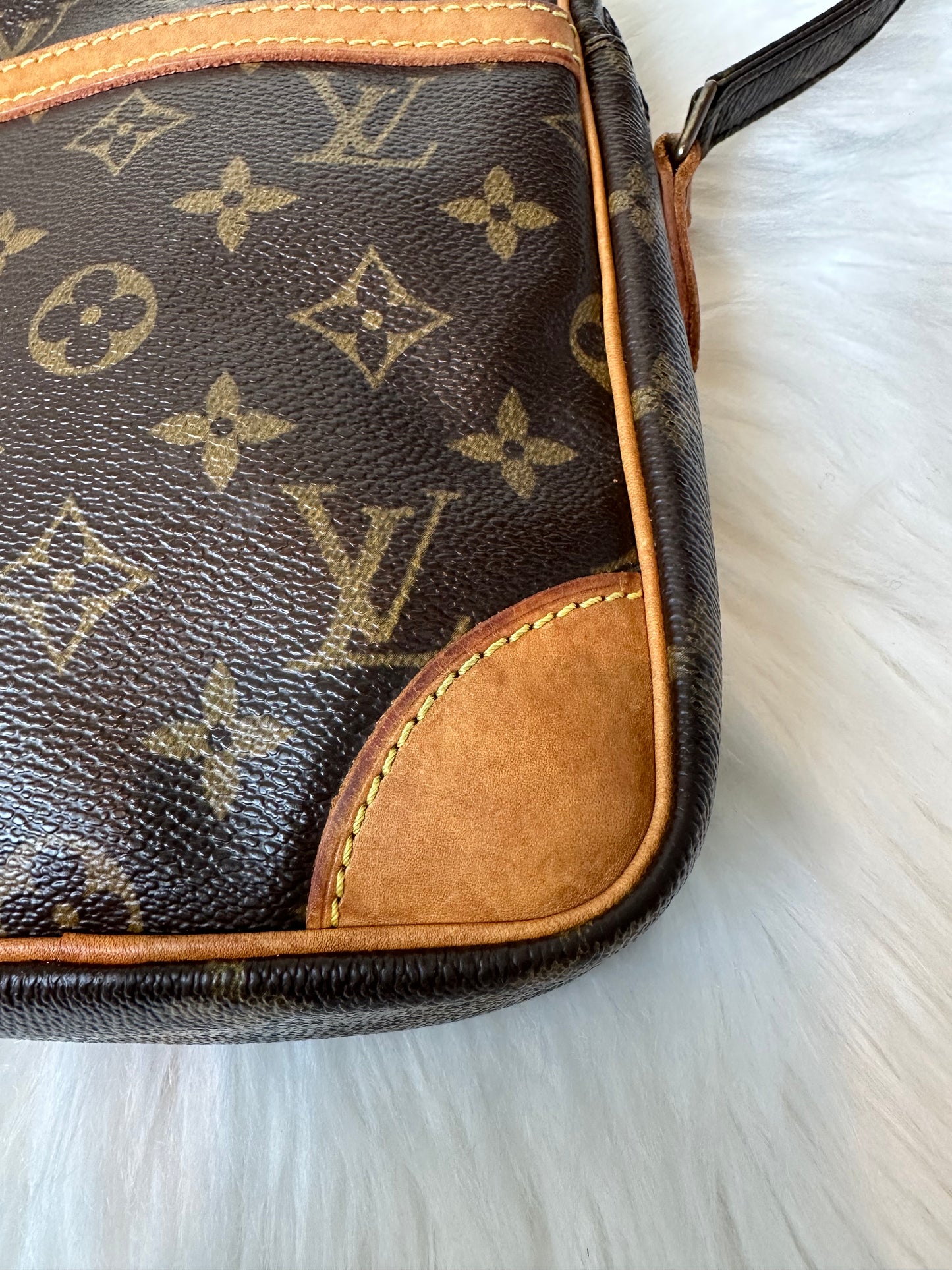 Pre-owned Authentic Louis Vuitton Danube Monogram Crossbody Bag