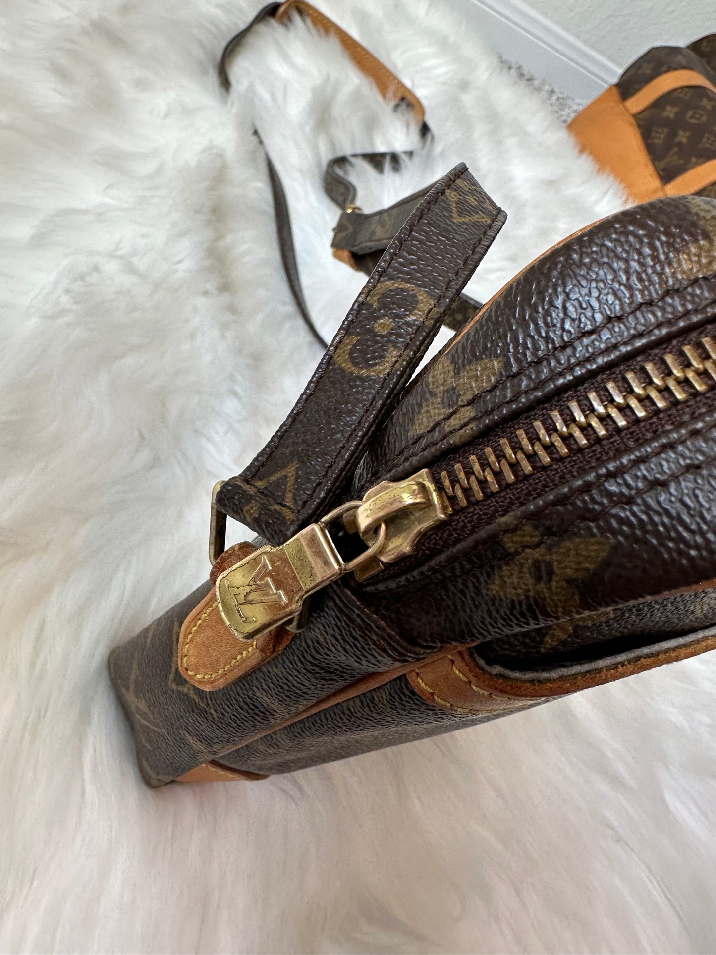 Pre-owned Authentic Louis Vuitton Danube Monogram Crossbody Bag