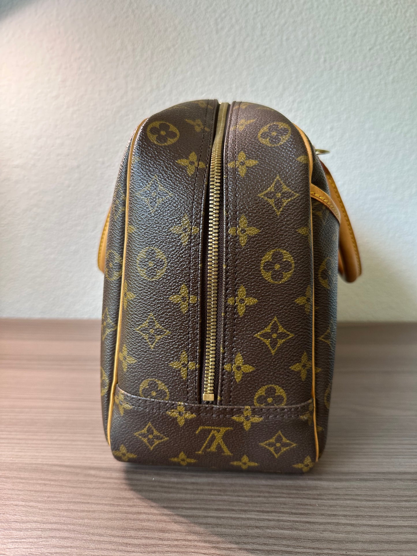 Pre-owned Authentic Louis Vuitton Deauville Monogram Handbag