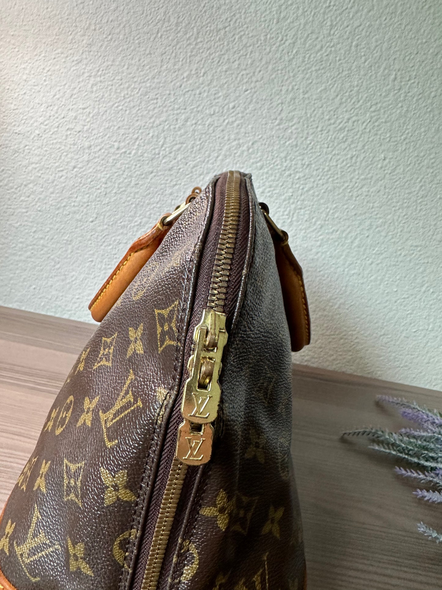 Pre-owned Authentic Louis Vuitton Alma PM Monogram Handbag
