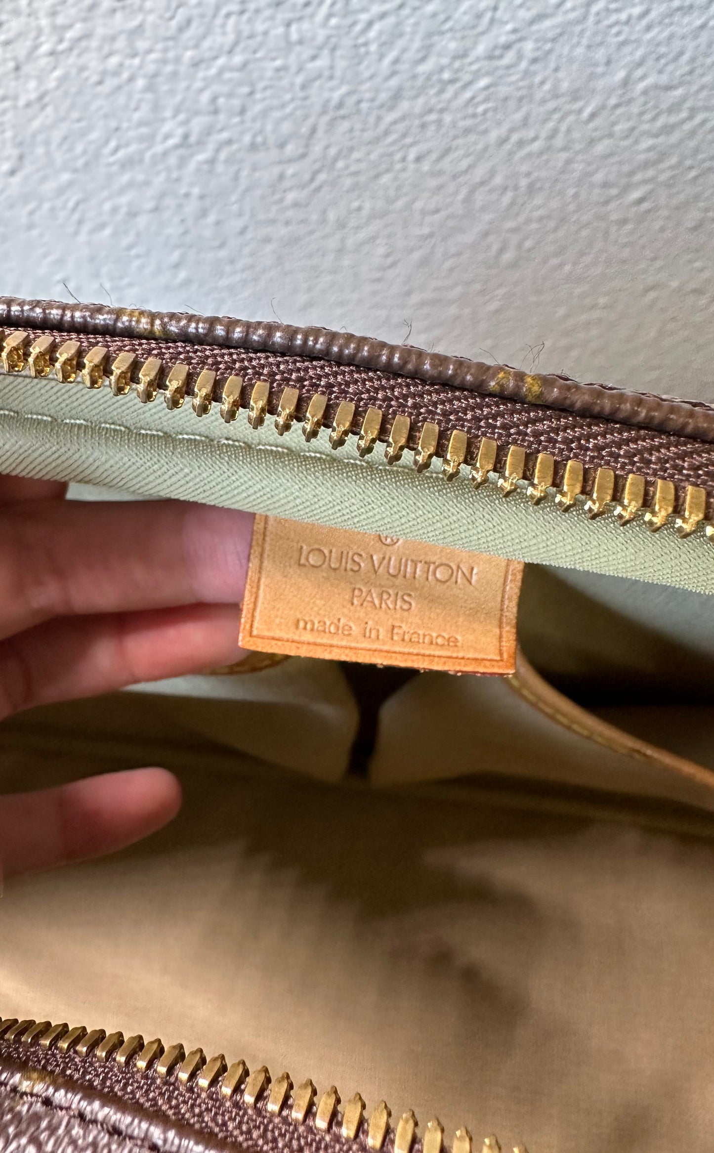 Pre-owned Authentic Louis Vuitton Deauville Monogram Handbag