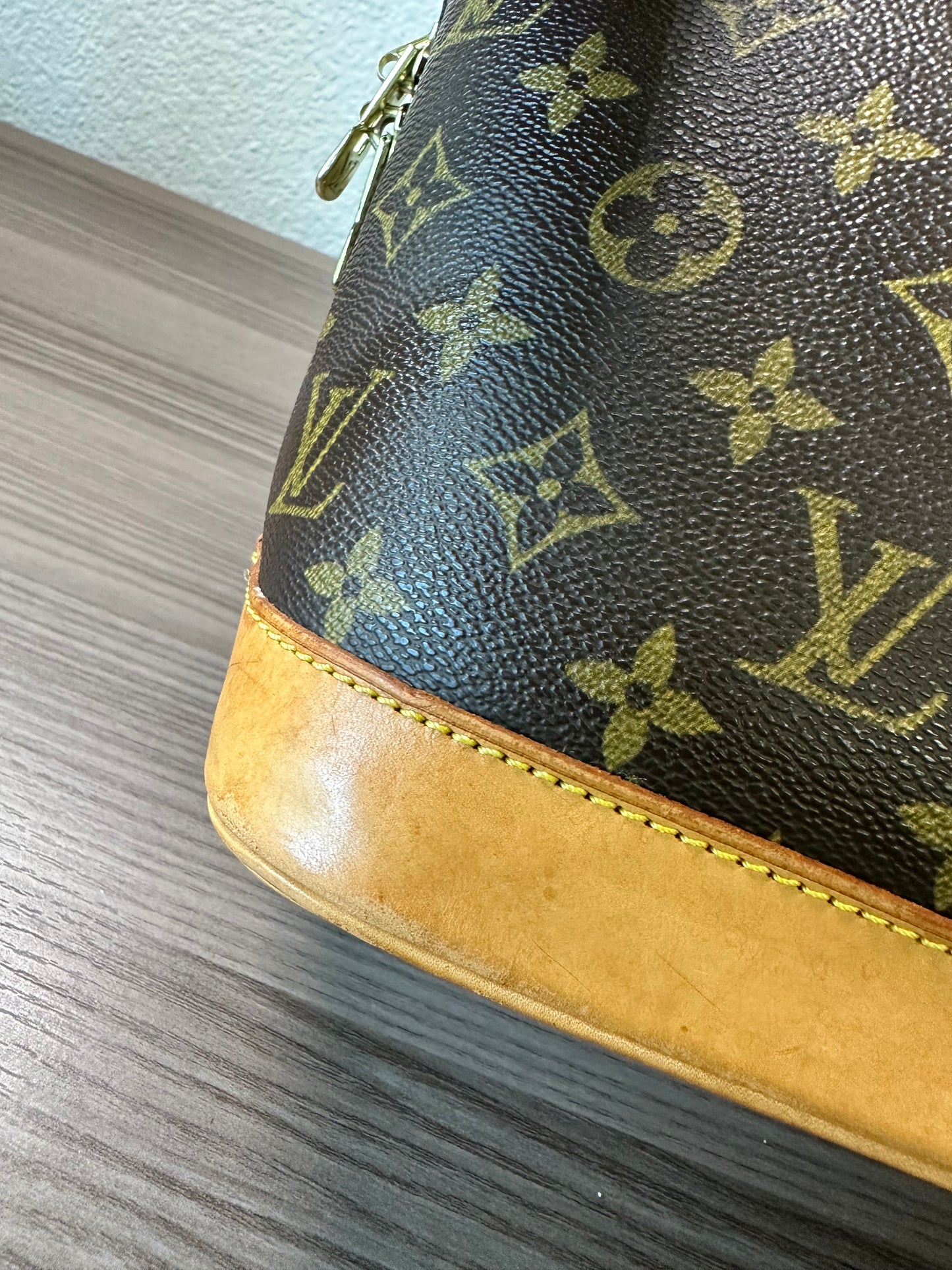 Pre-owned Authentic Louis Vuitton Alma PM Monogram Handbag