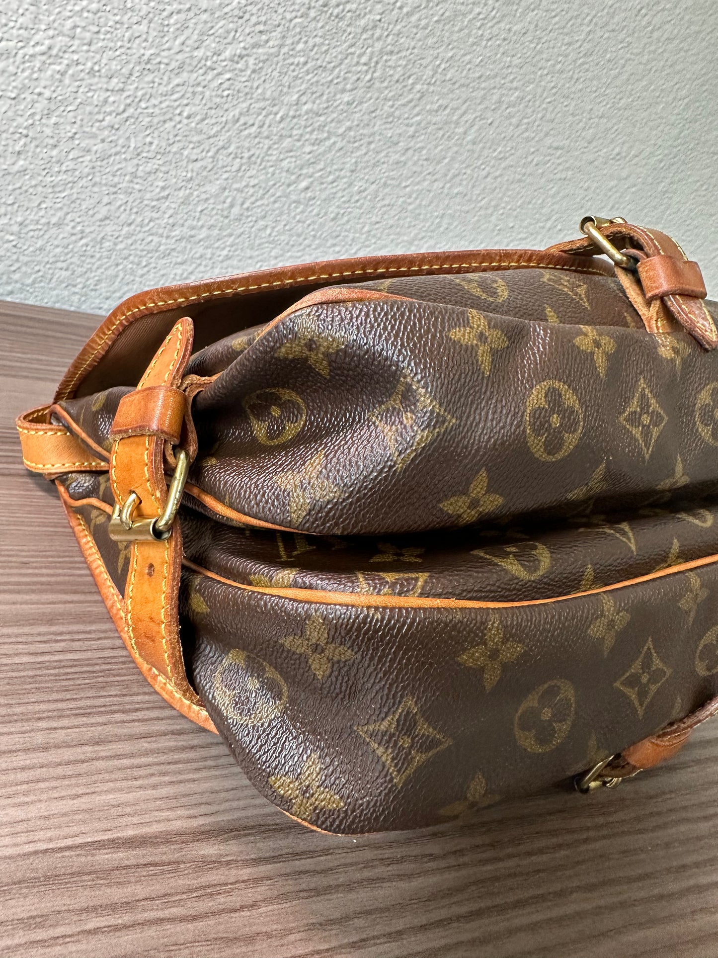 Pre-owned Authentic Louis Vuitton Saumur 30 Monogram Crossbody Bag