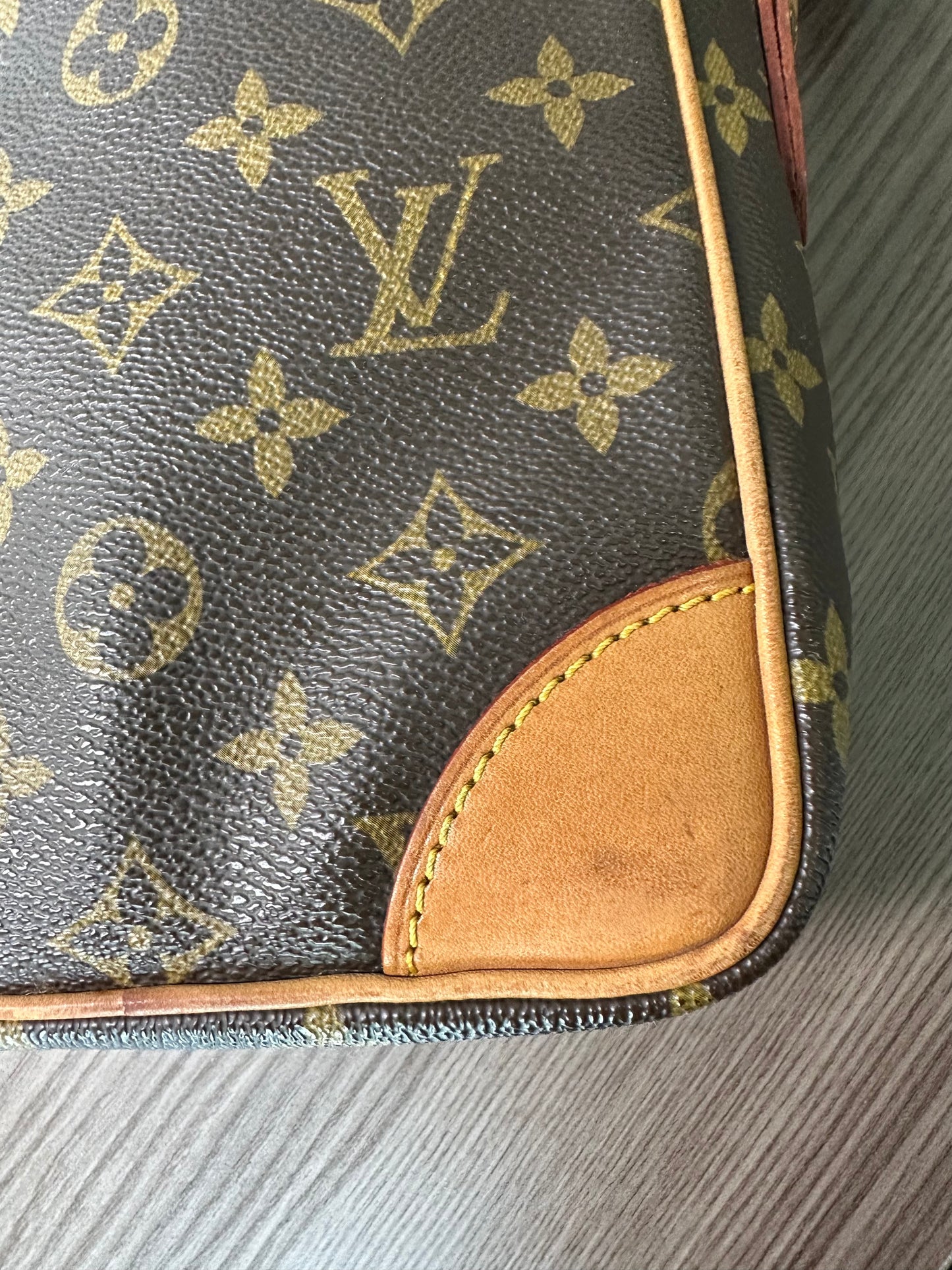 Pre-owned Authentic Louis Vuitton Amazon Monogram Crossbody Bag