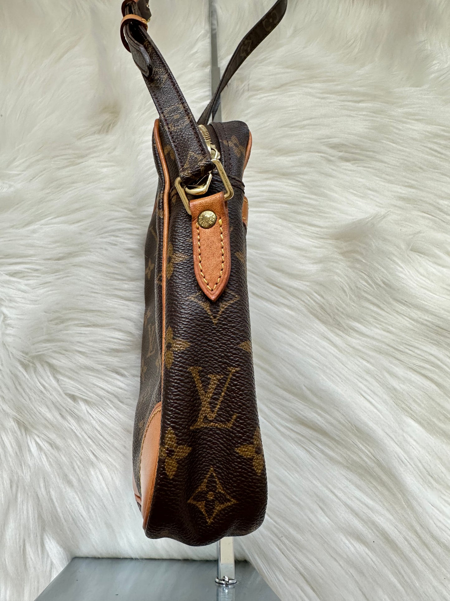 Pre-owned Authentic Louis Vuitton Danube Monogram Crossbody Bag