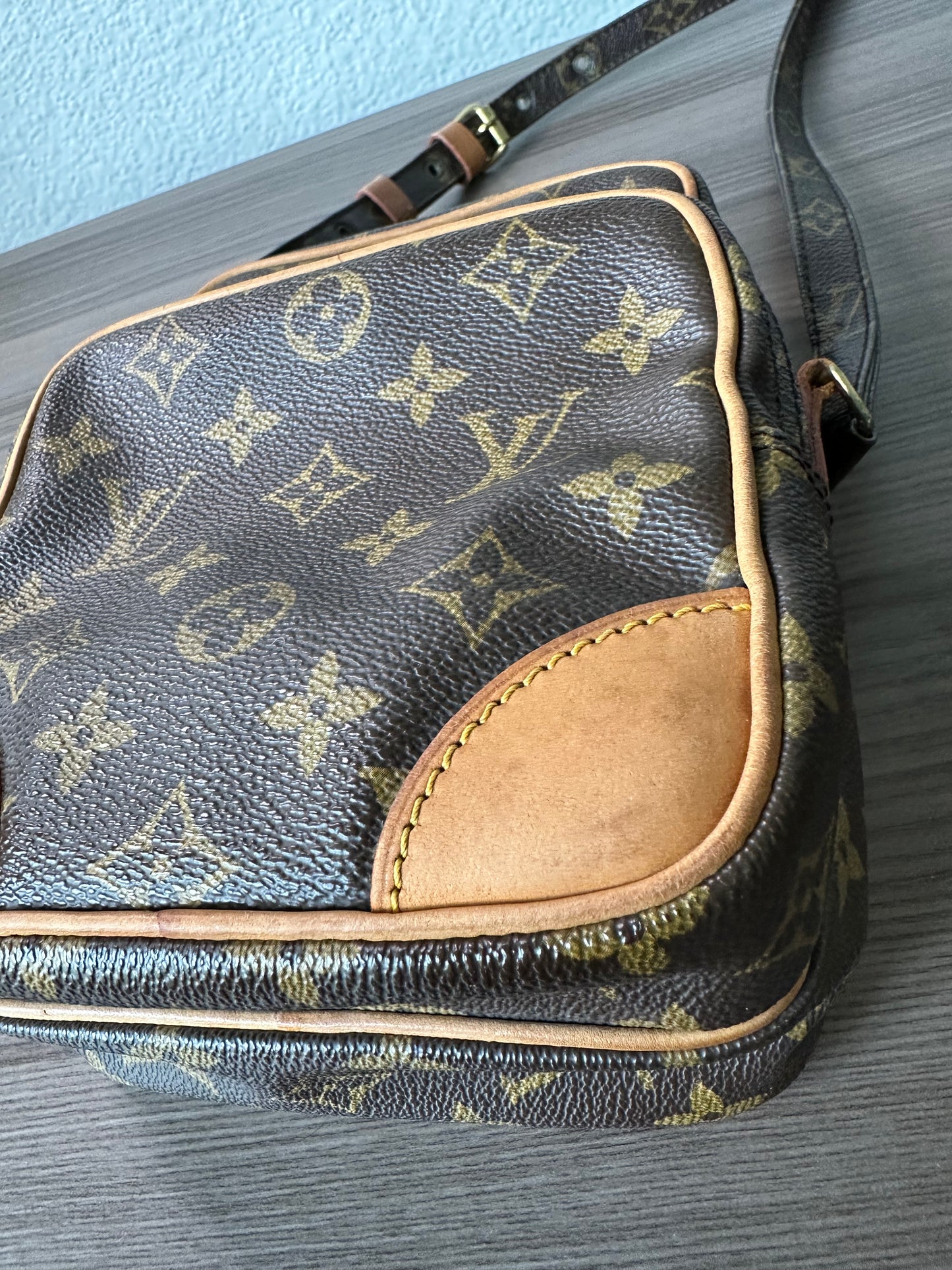 Pre-owned Authentic Louis Vuitton Amazon Monogram Crossbody Bag
