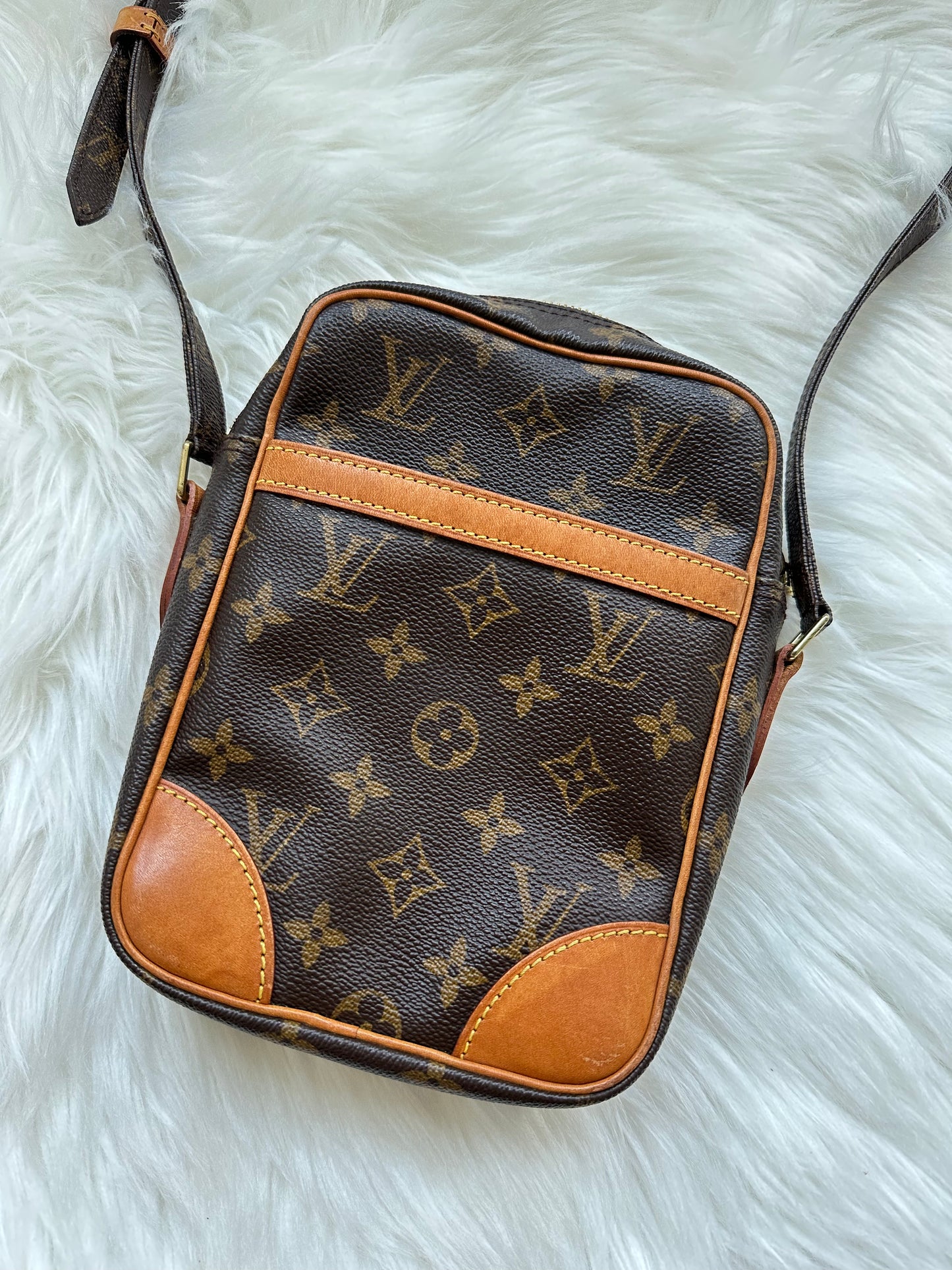 Pre-owned Authentic Louis Vuitton Danube Monogram Crossbody Bag