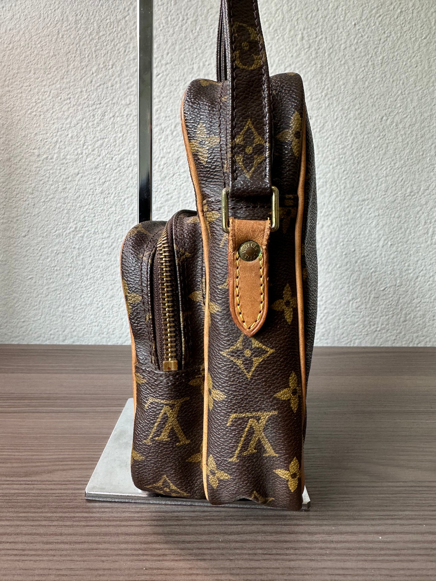 Pre-owned Authentic Louis Vuitton Amazon Monogram Crossbody Bag