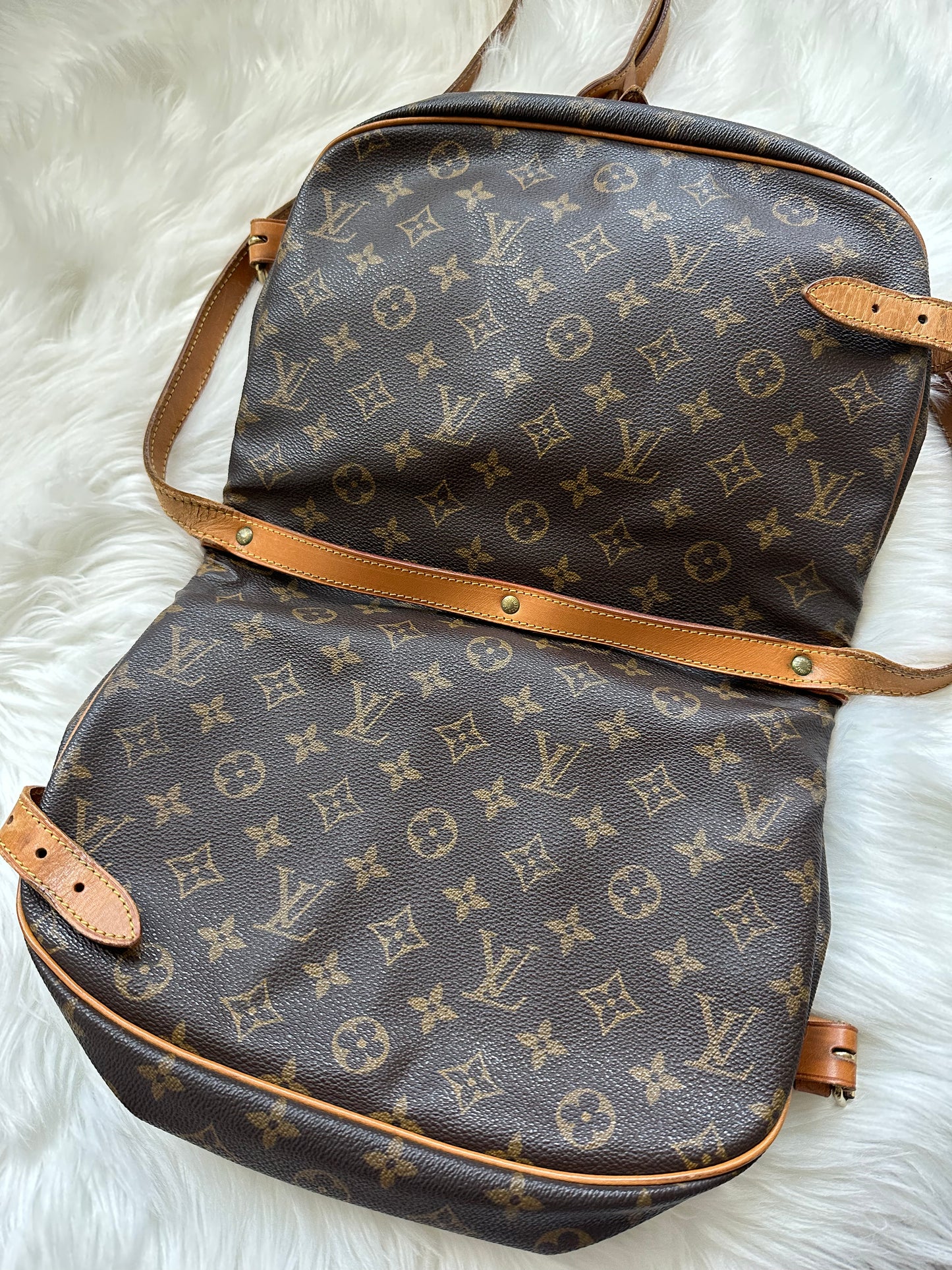 Pre-owned Authentic Louis Vuitton Saumur 30 Monogram Crossbody Bag