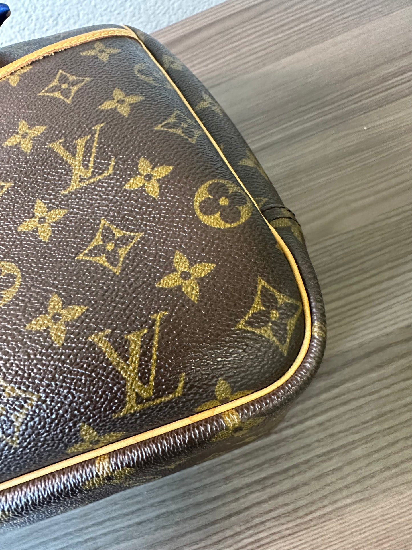 Pre-owned Authentic Louis Vuitton Deauville Monogram Handbag