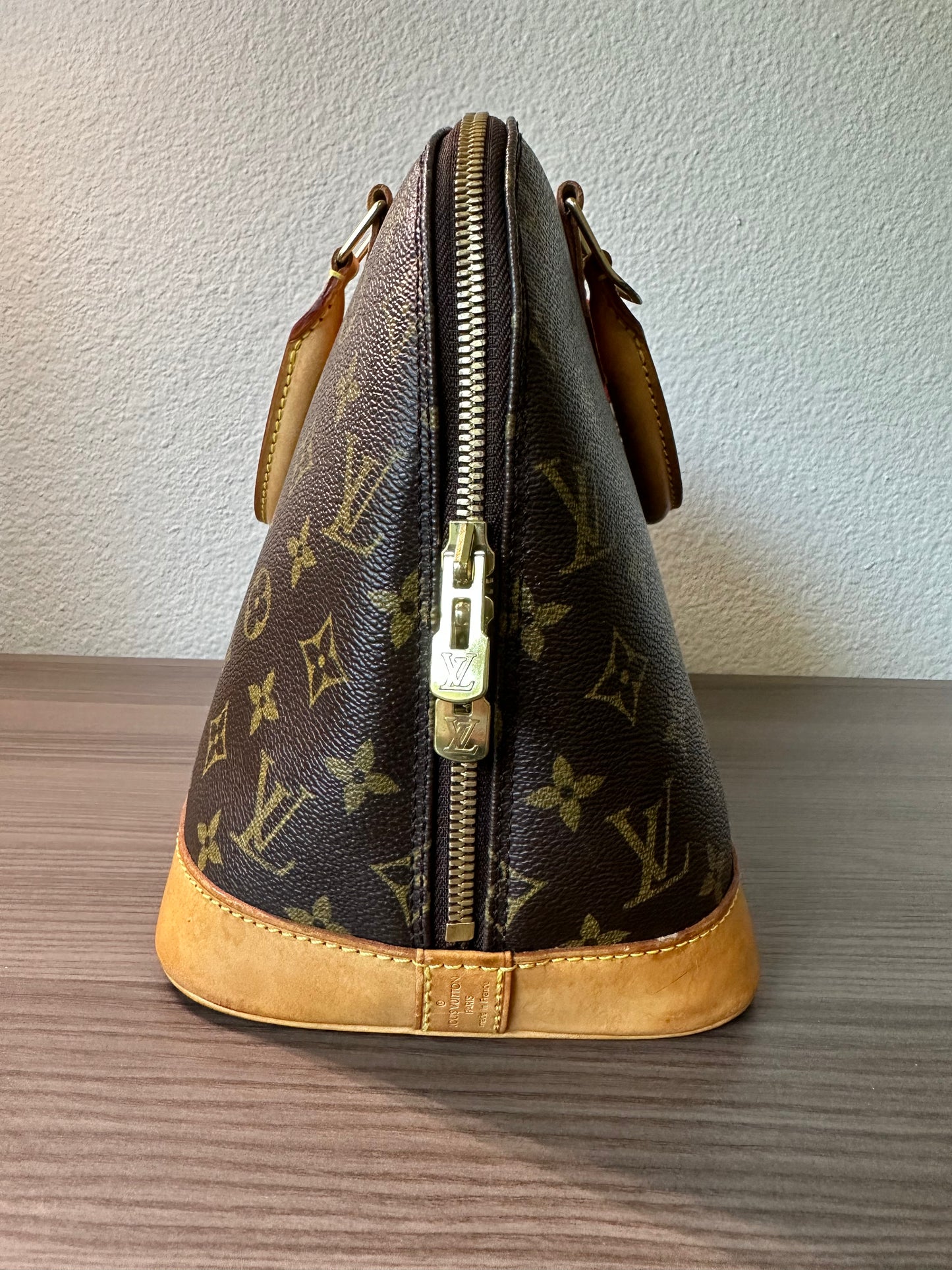 Pre-owned Authentic Louis Vuitton Alma PM Monogram Handbag