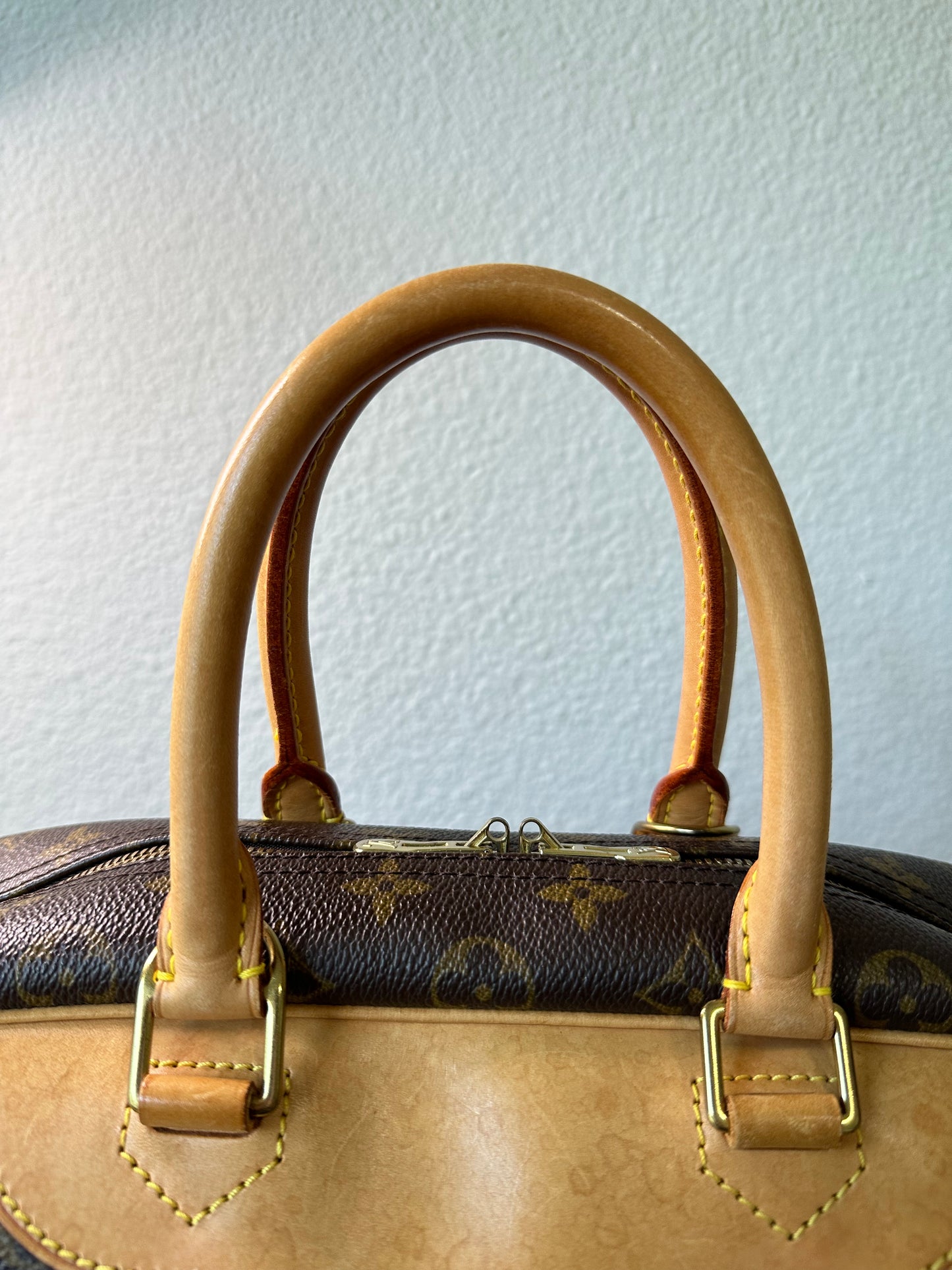 Pre-owned Authentic Louis Vuitton Deauville Monogram Handbag