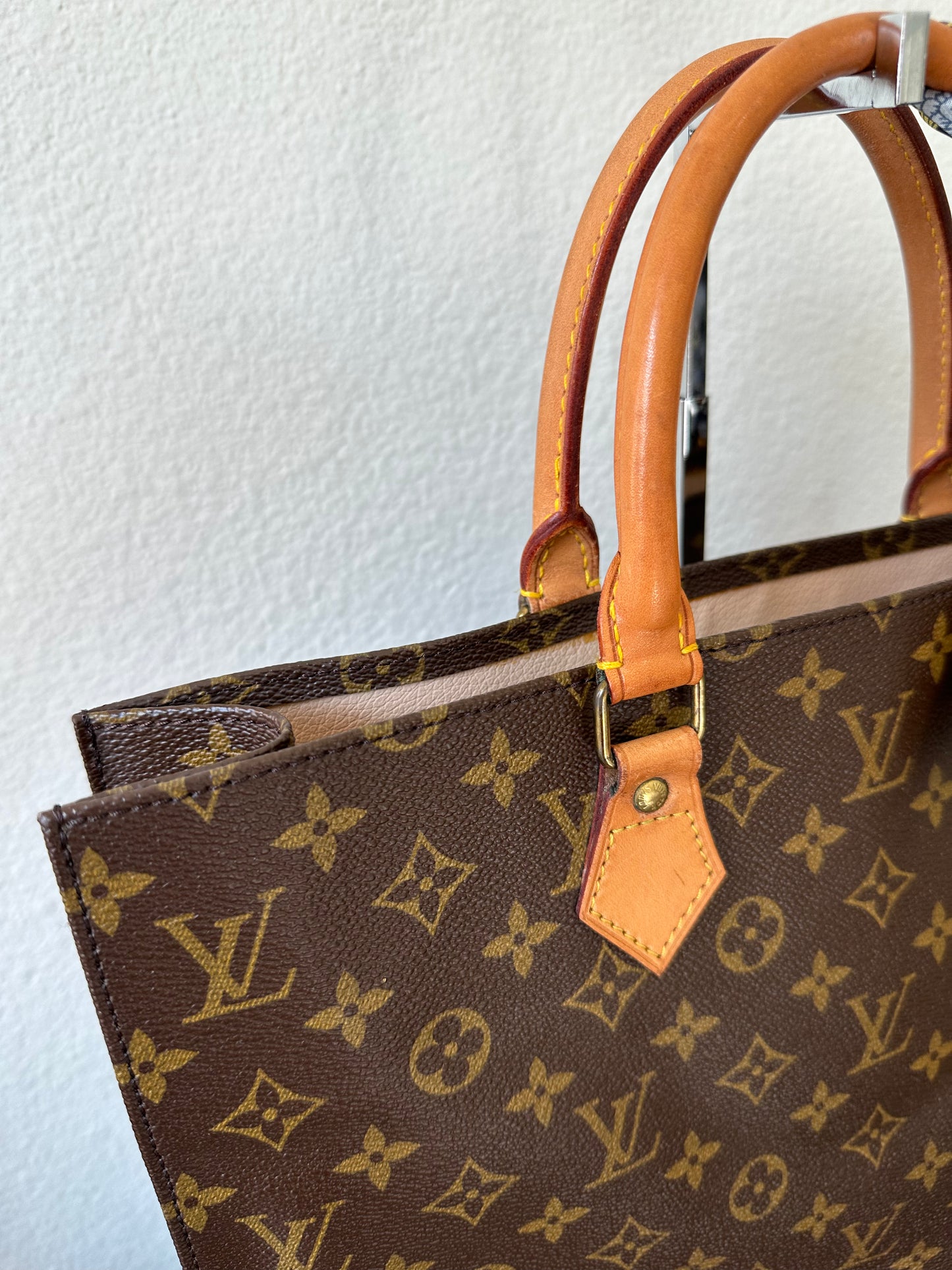 Pre-owned Authentic Louis Vuitton Sac Plat GM Monogram Handbag