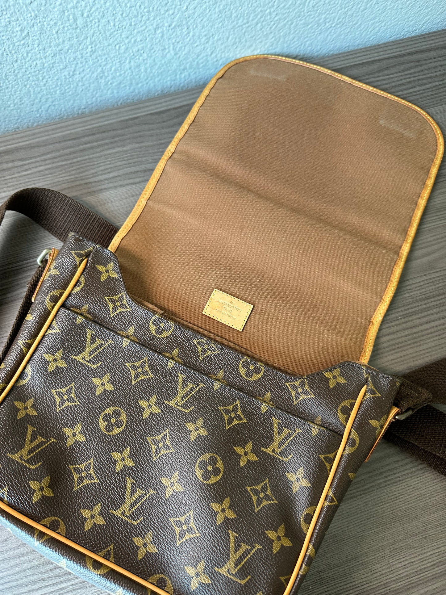 Pre-owned Authentic Louis Vuitton Bosphore PM Monogram Shoulder / Crossbody bag