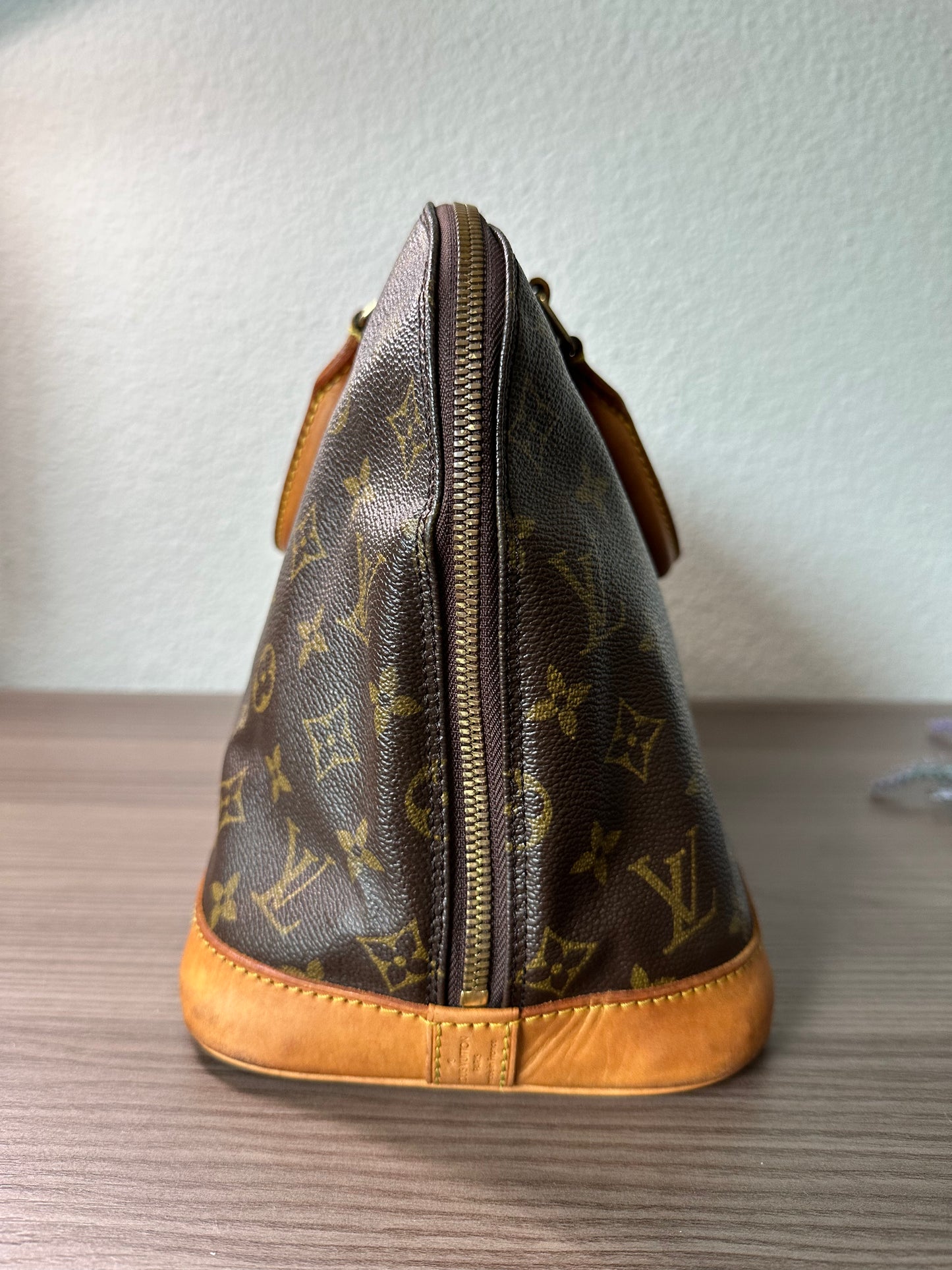 Pre-owned Authentic Louis Vuitton Alma PM Monogram Handbag