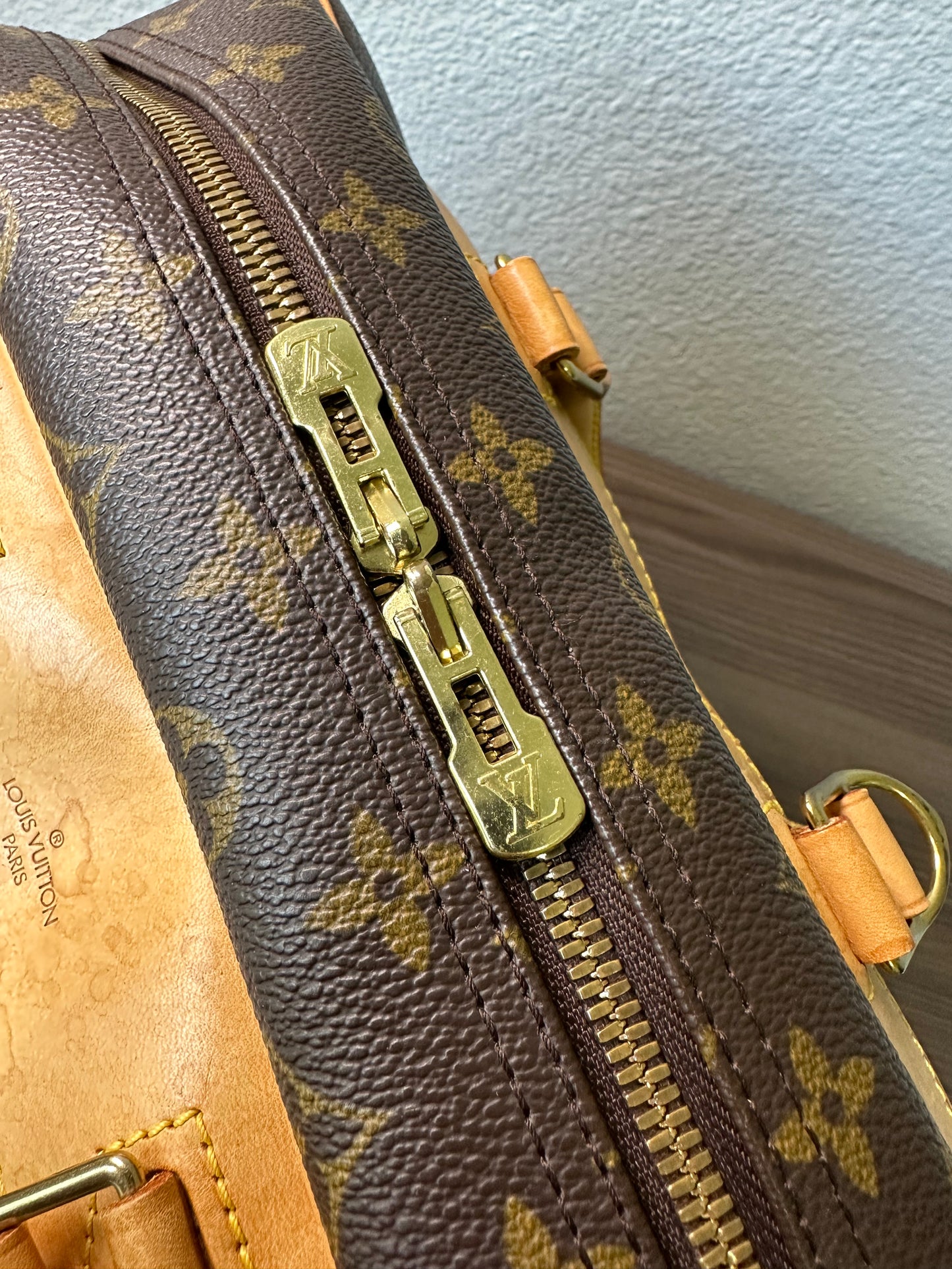 Pre-owned Authentic Louis Vuitton Deauville Monogram Handbag